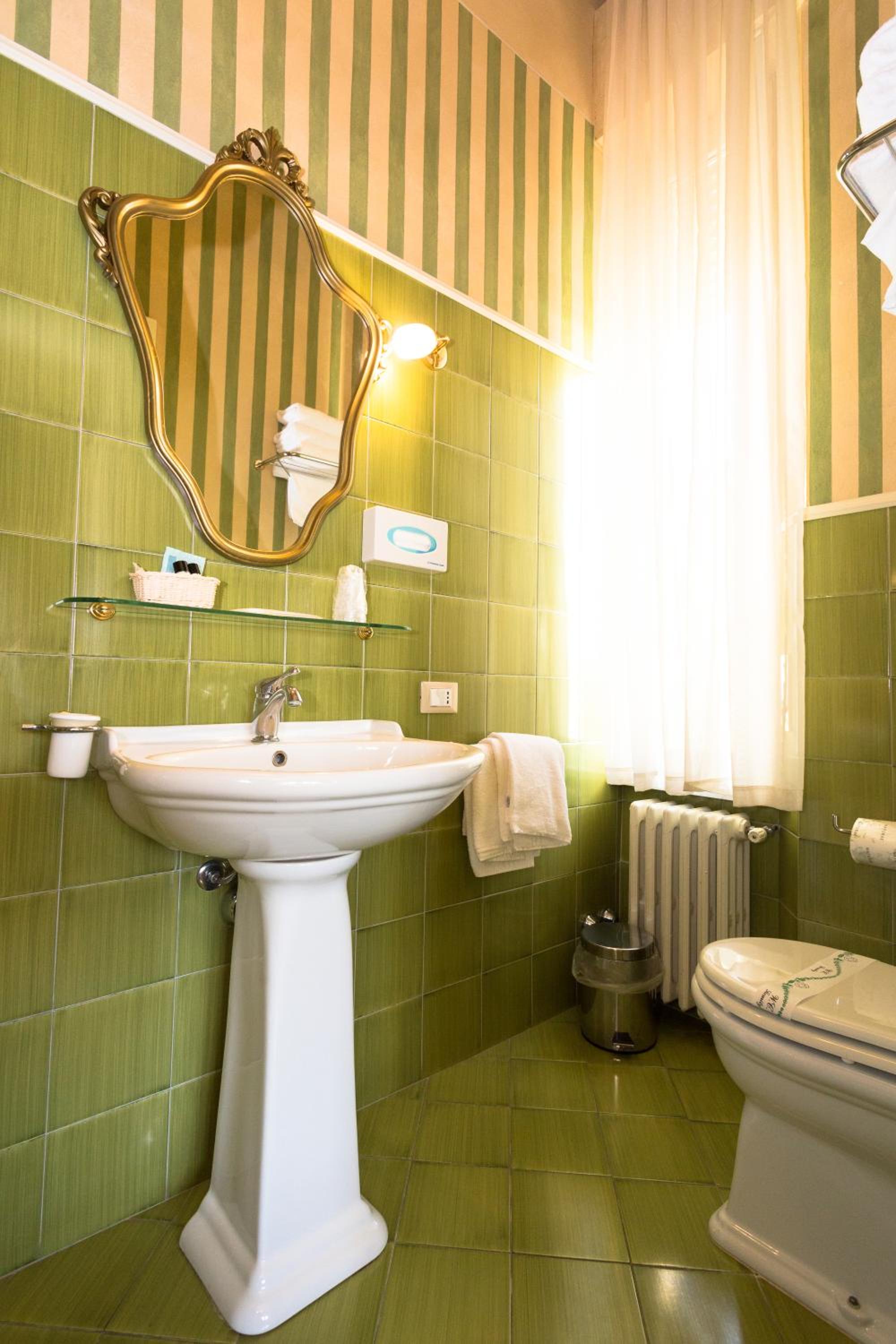 Double or Twin Room - Photo 18