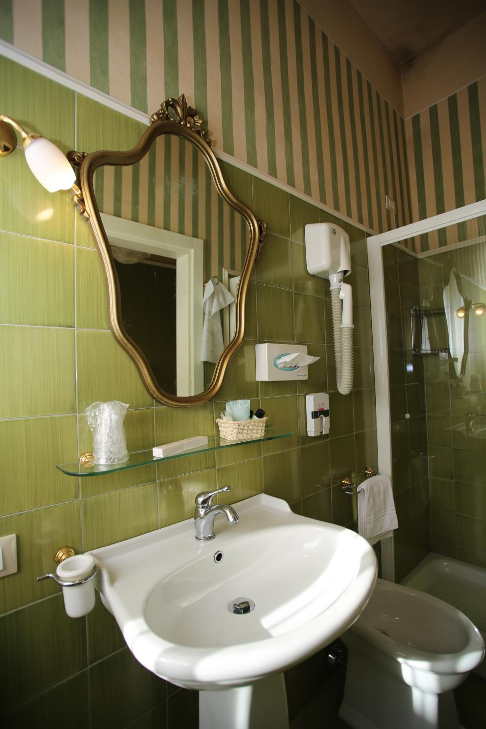 Double or Twin Room - Photo 15