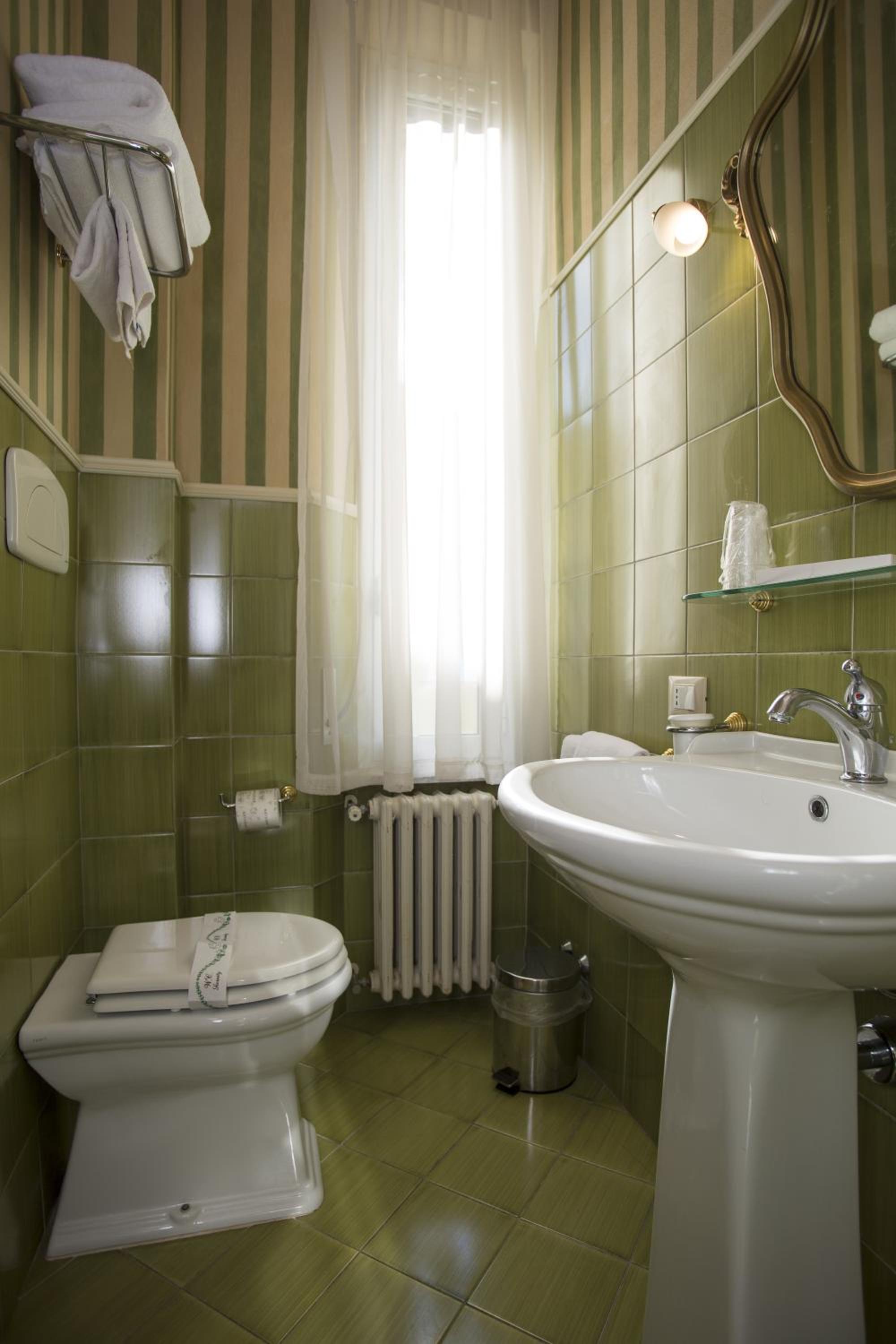 Double or Twin Room - Photo 19