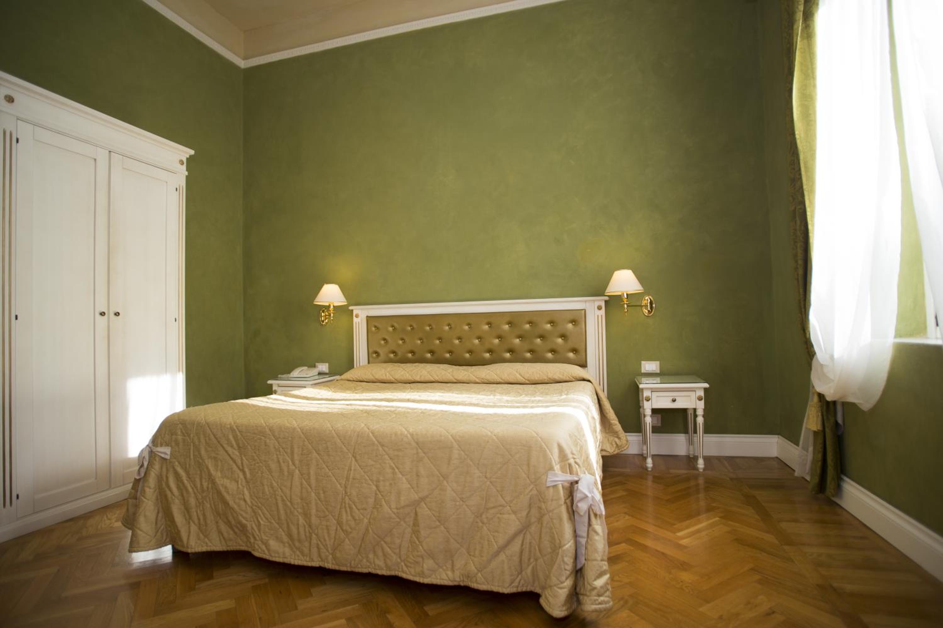 Double or Twin Room - Photo 5