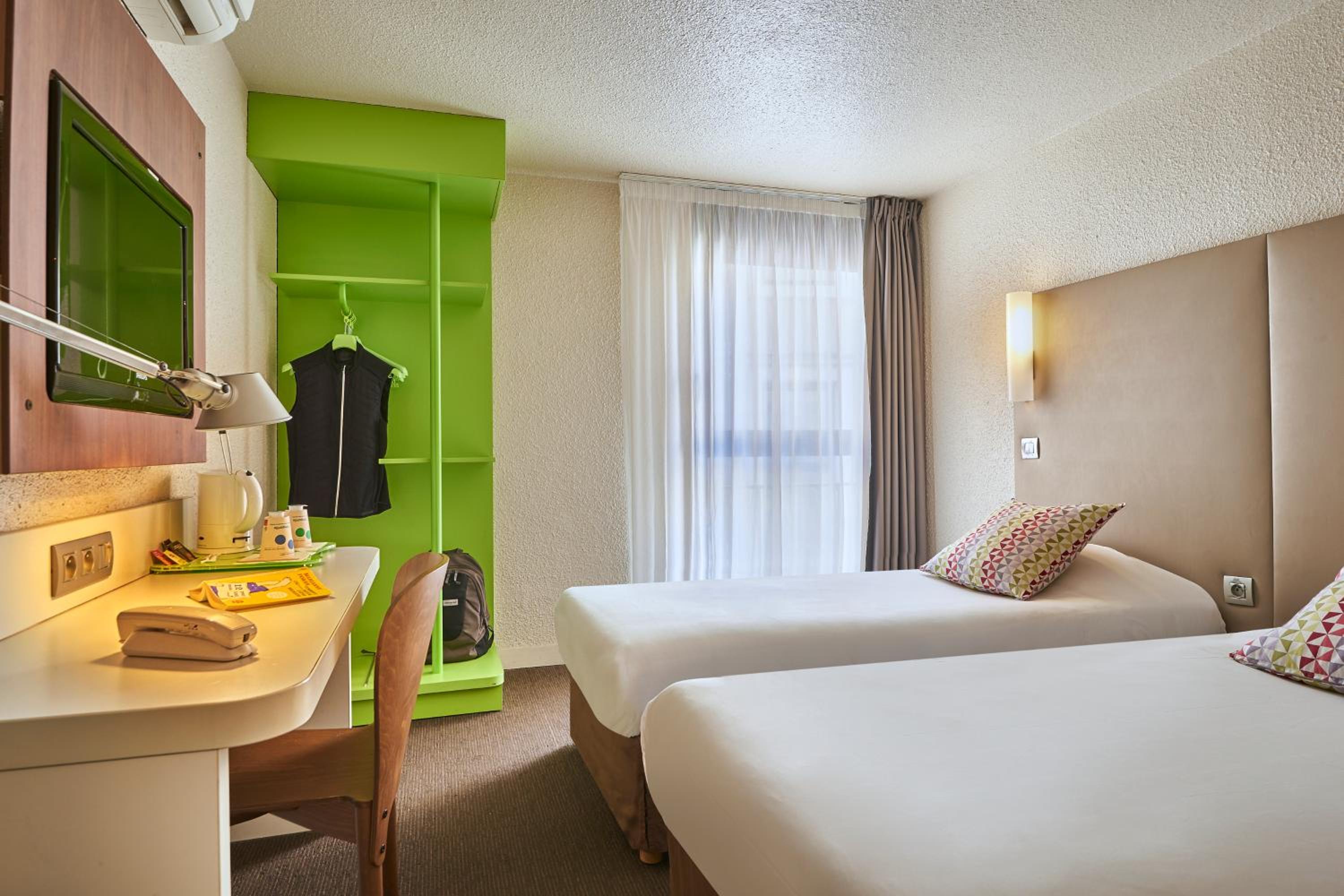 Standard Twin Room - Photo 1