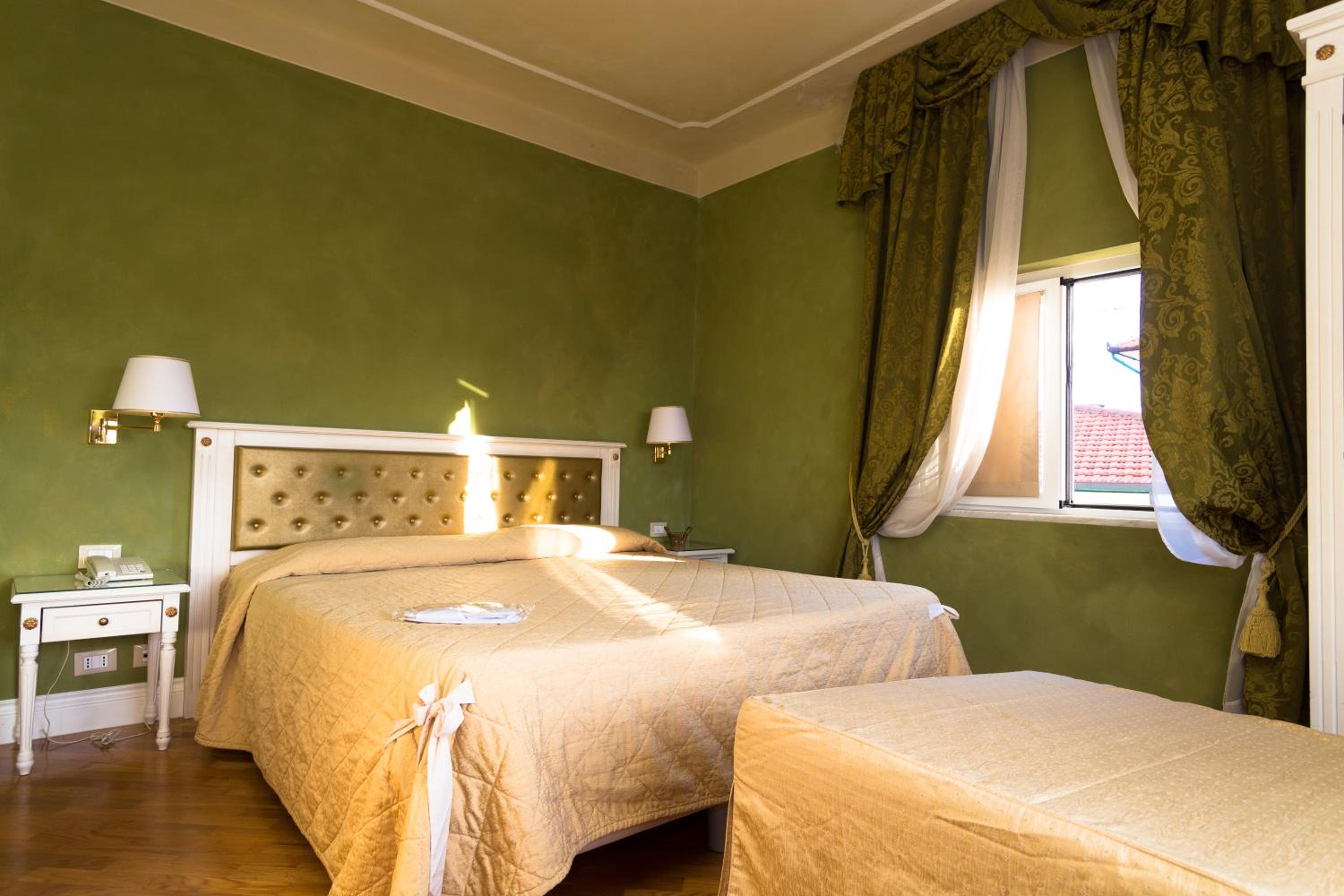 Double or Twin Room - Photo 3
