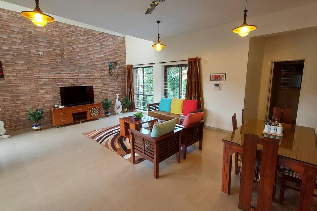 Villa photo 1