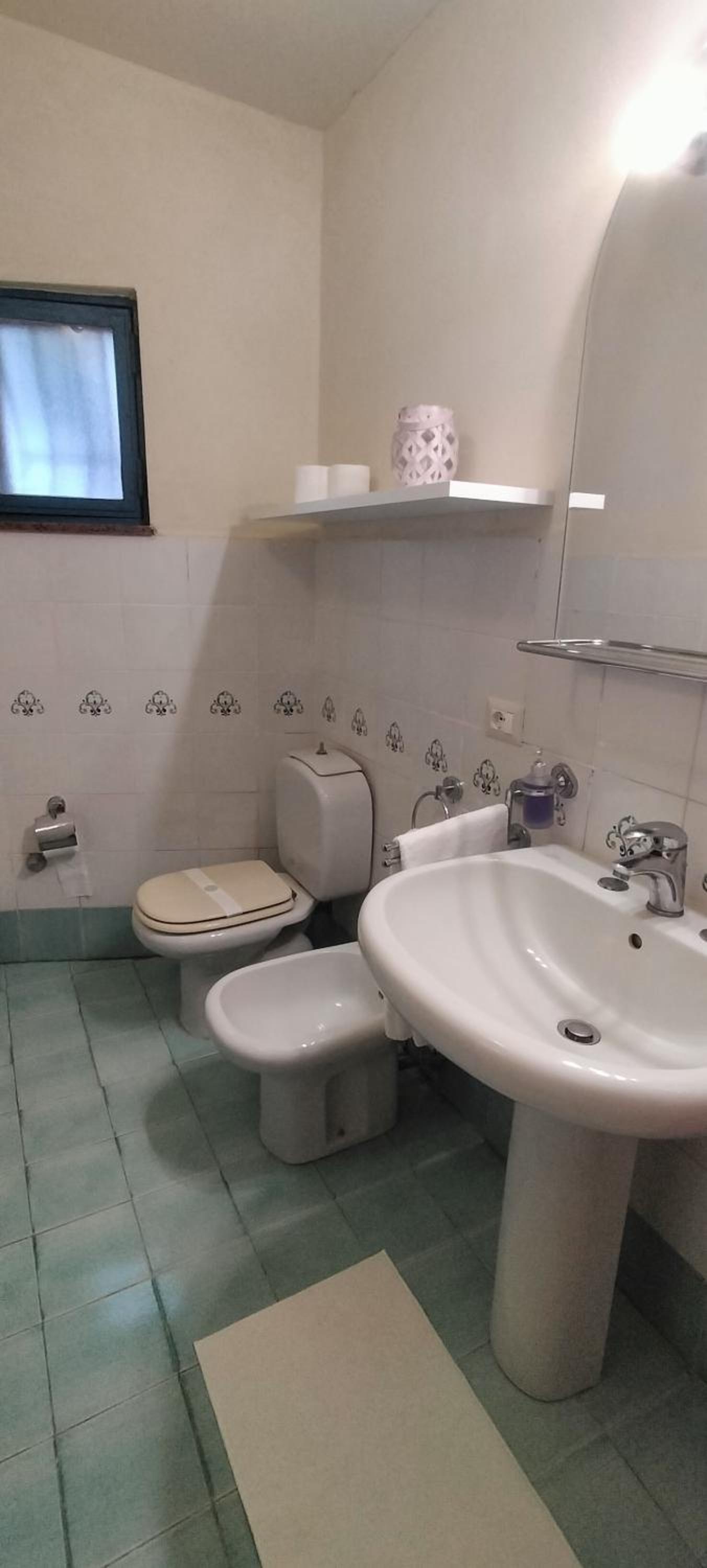 Large Double Room - Photo 3