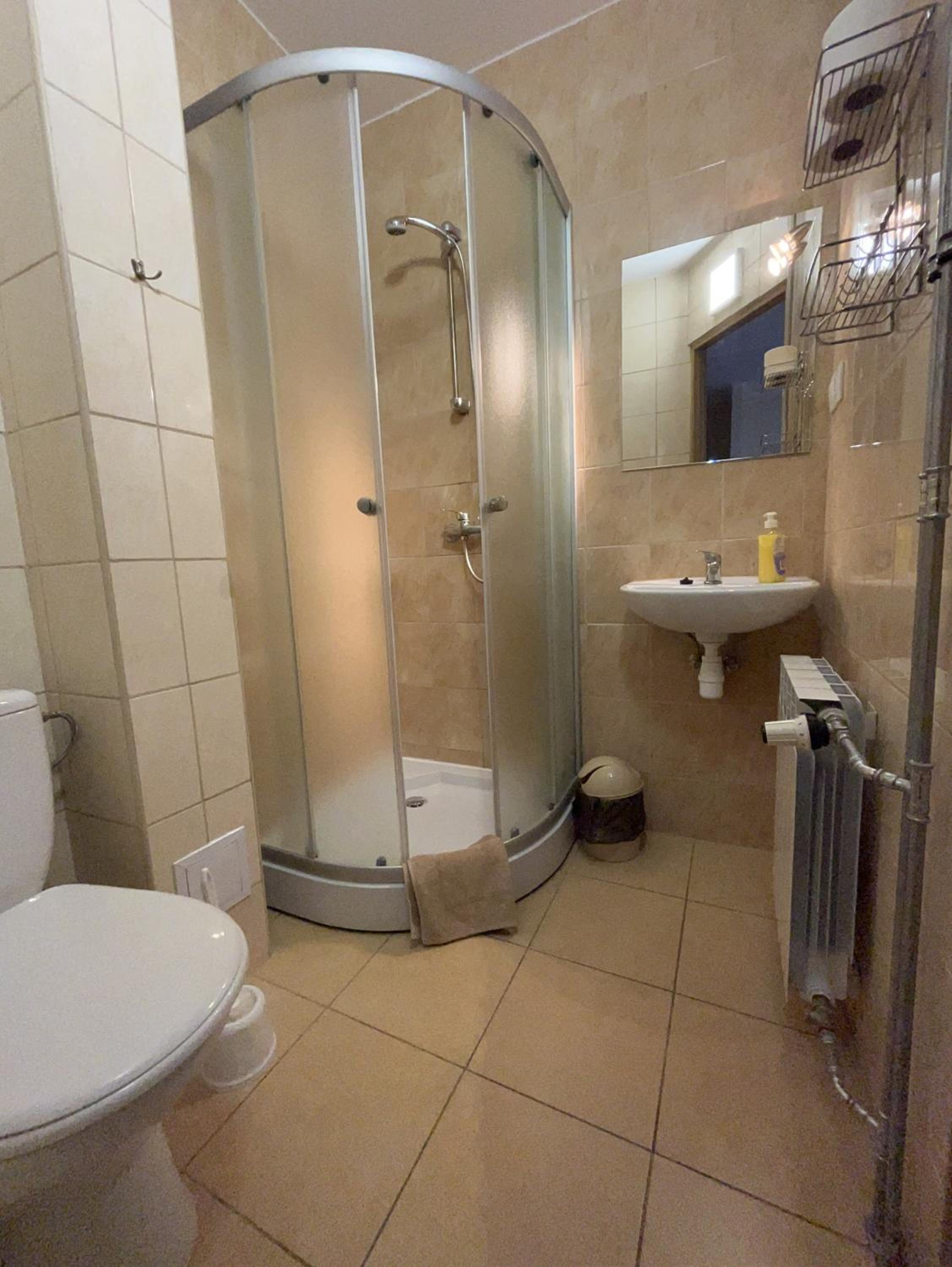 Quadruple Room with Private Bathroom photo 3