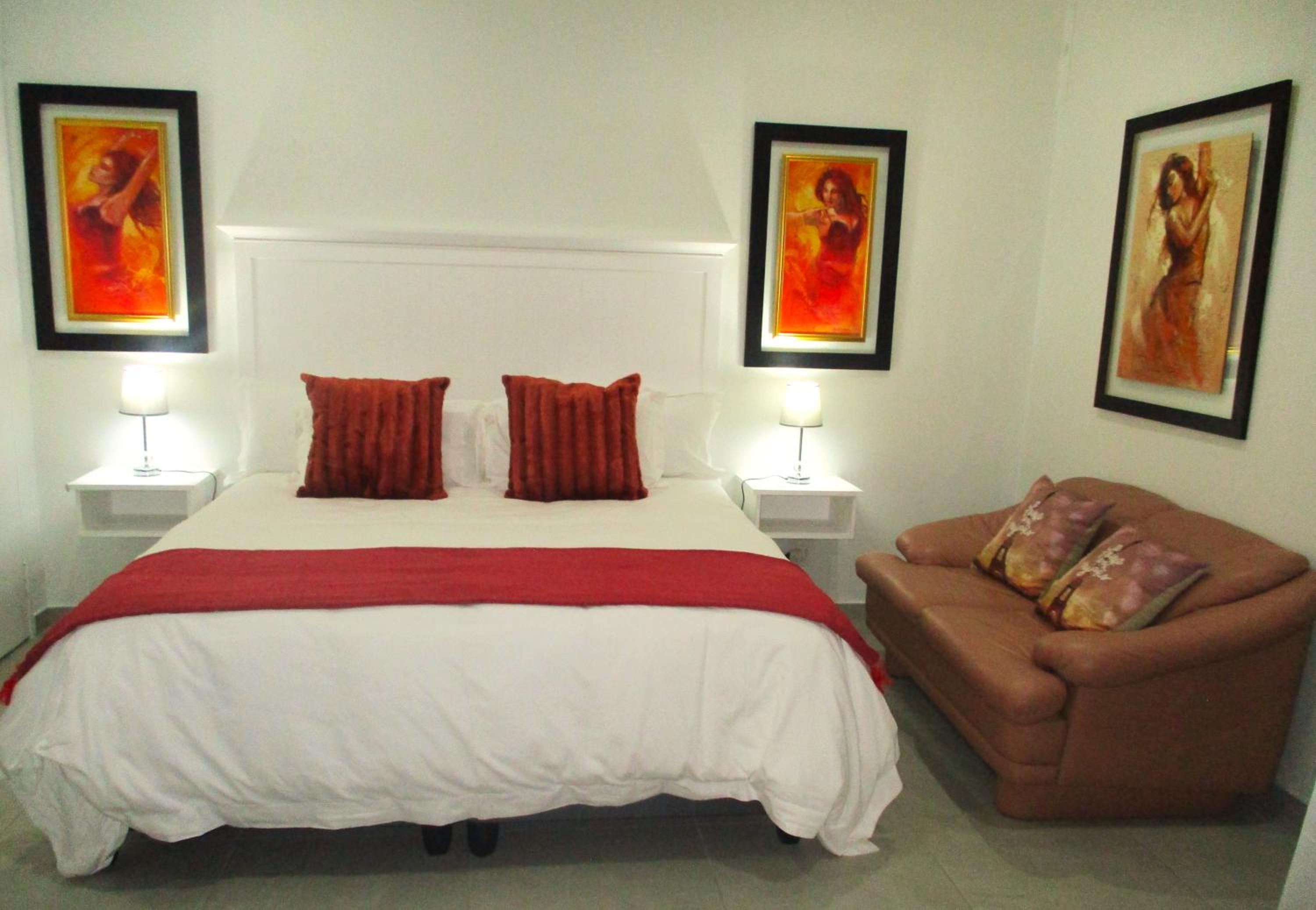 Large Family Room  - Photo 7