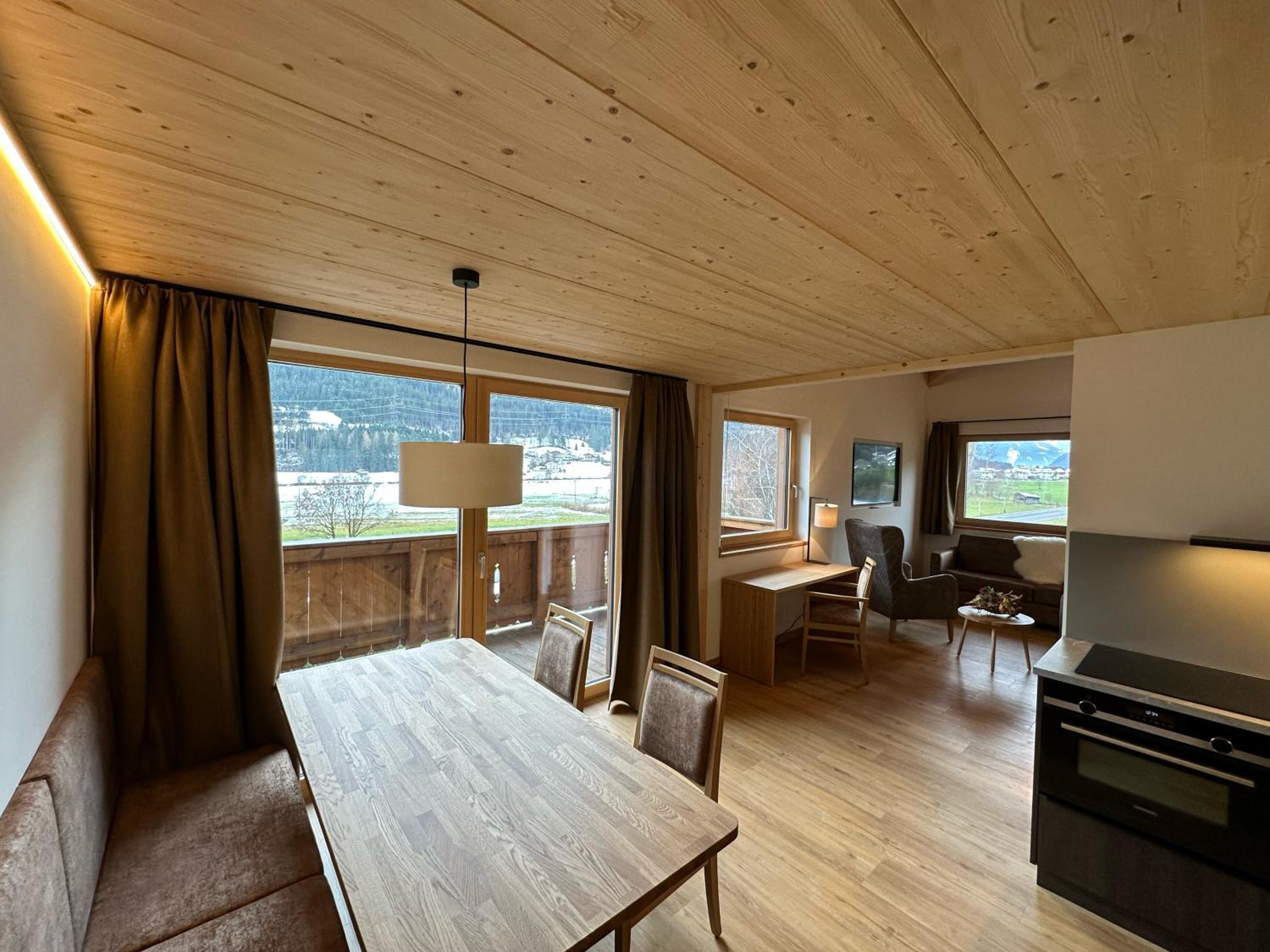 Apartment with Mountain View photo 2