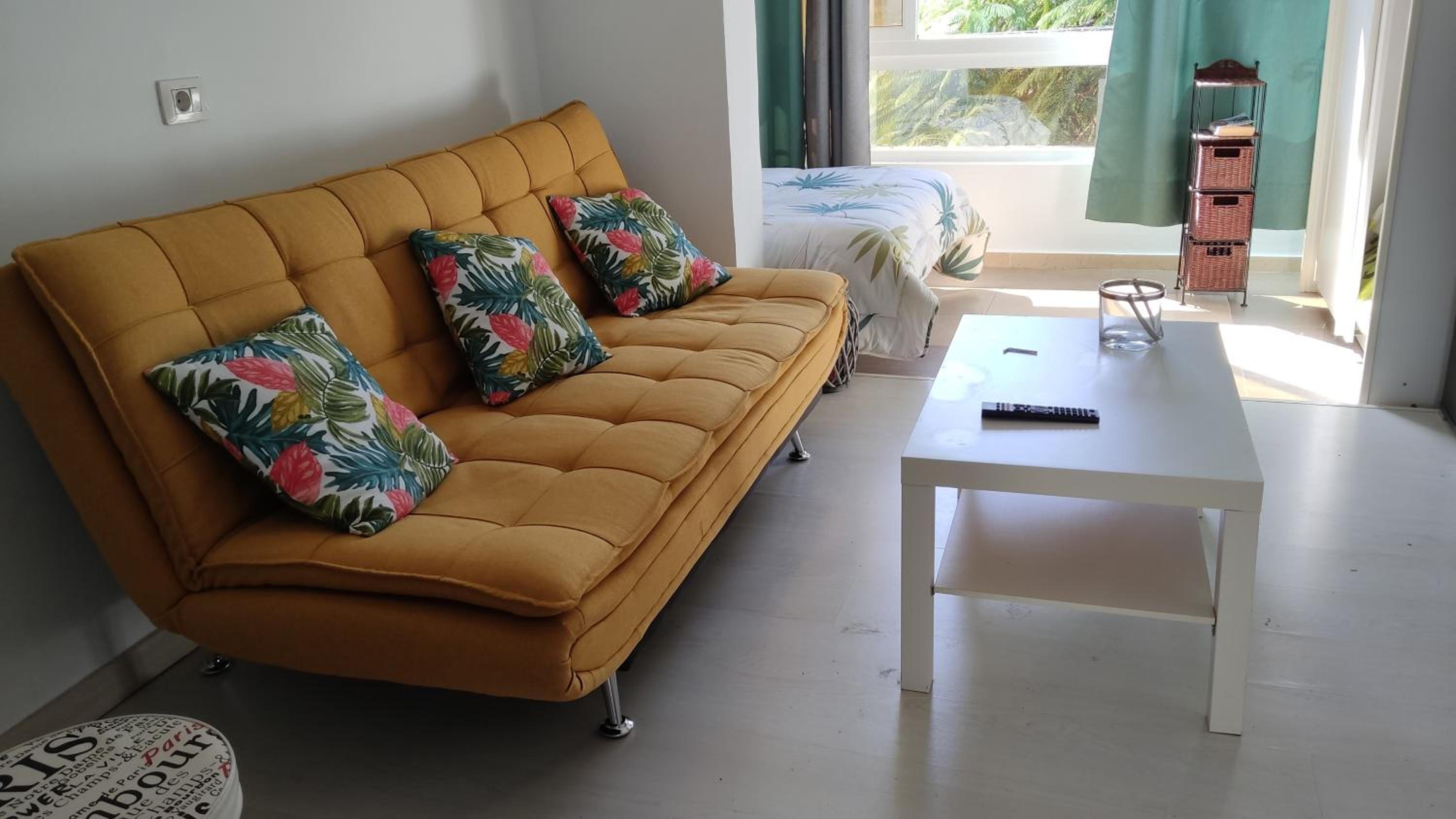 Estudio con vista al jardín