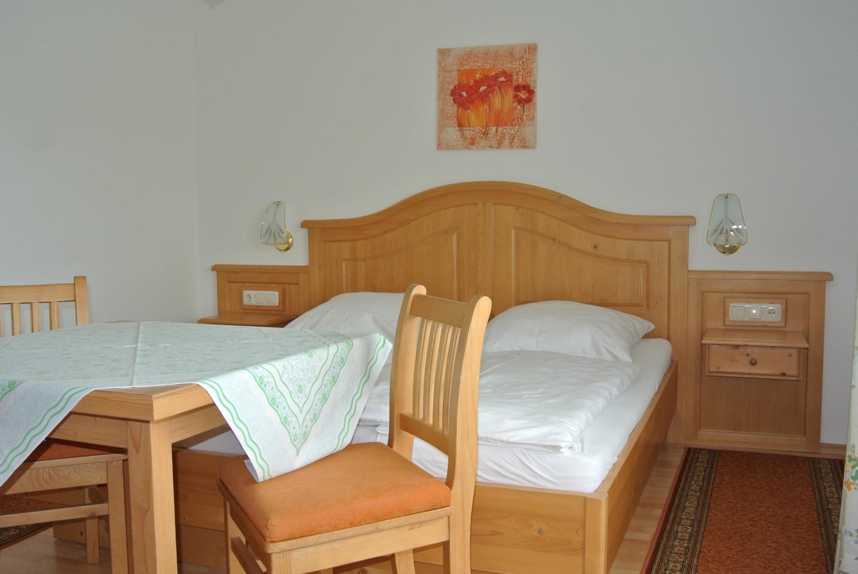 One-Bedroom Apartment photo 1