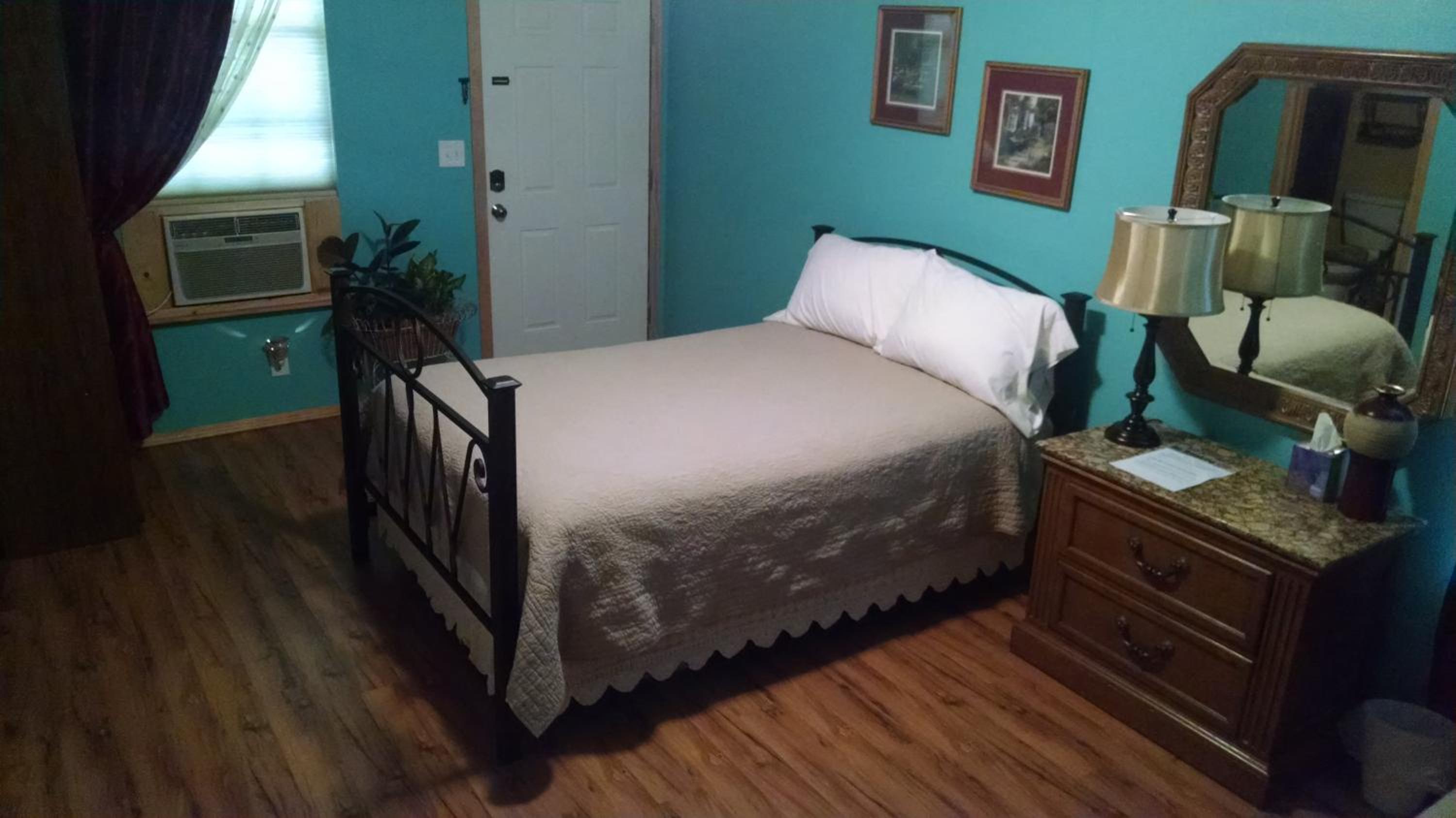 Double Room with Private Bathroom - Photo 6