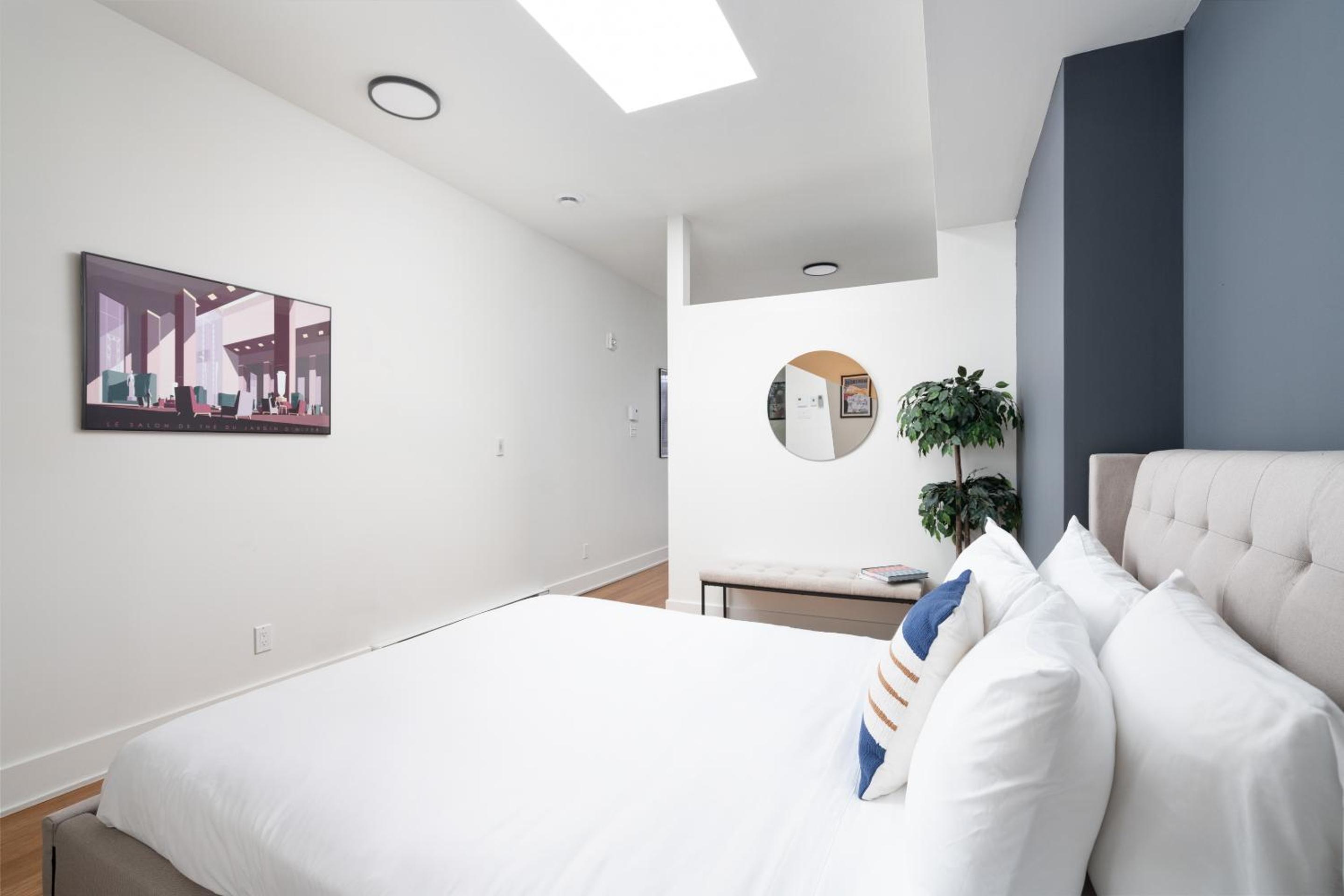 King Studio with Sofa Bed