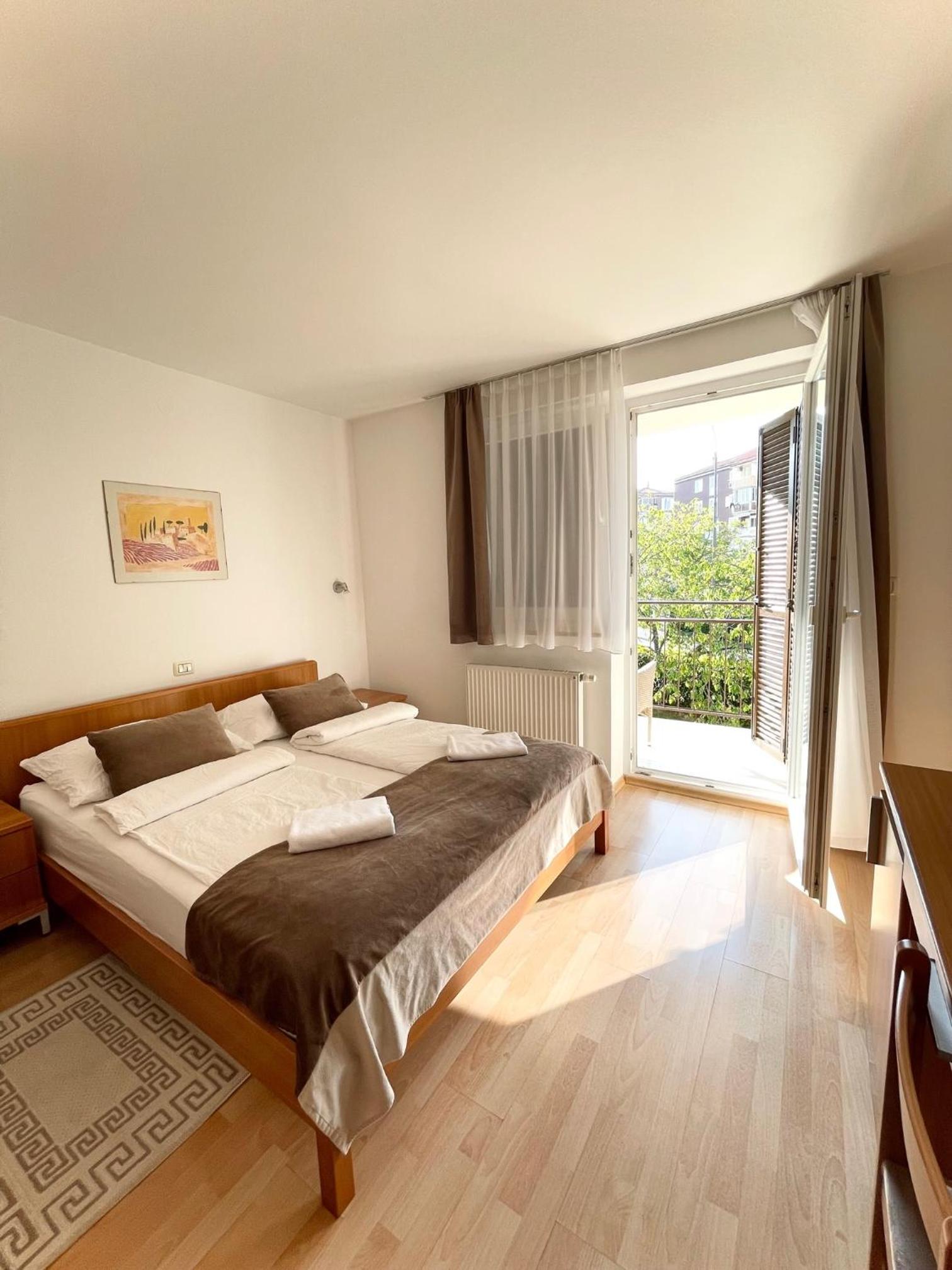 Double Room - Photo 3