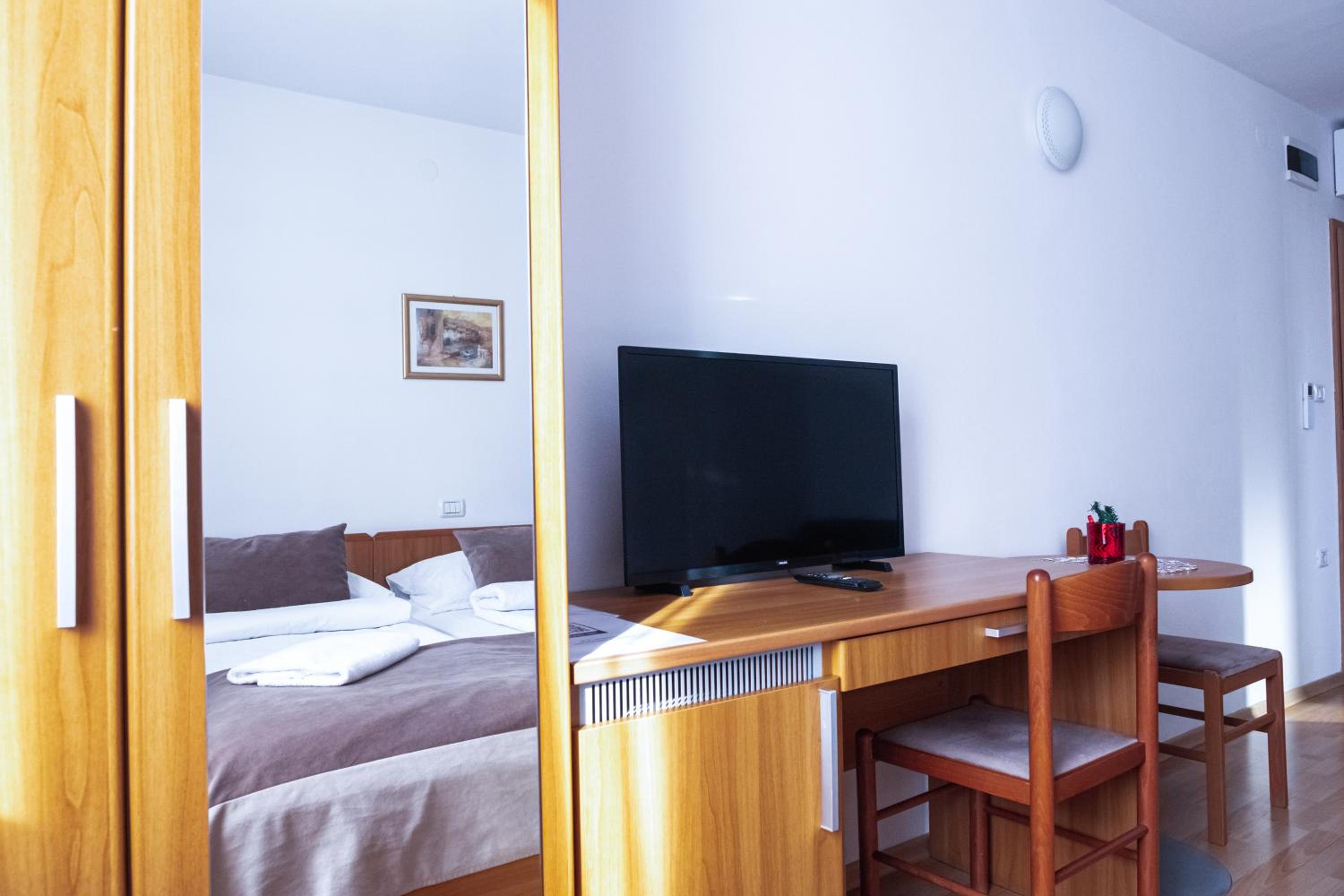 Classic Quadruple Room - Photo 2