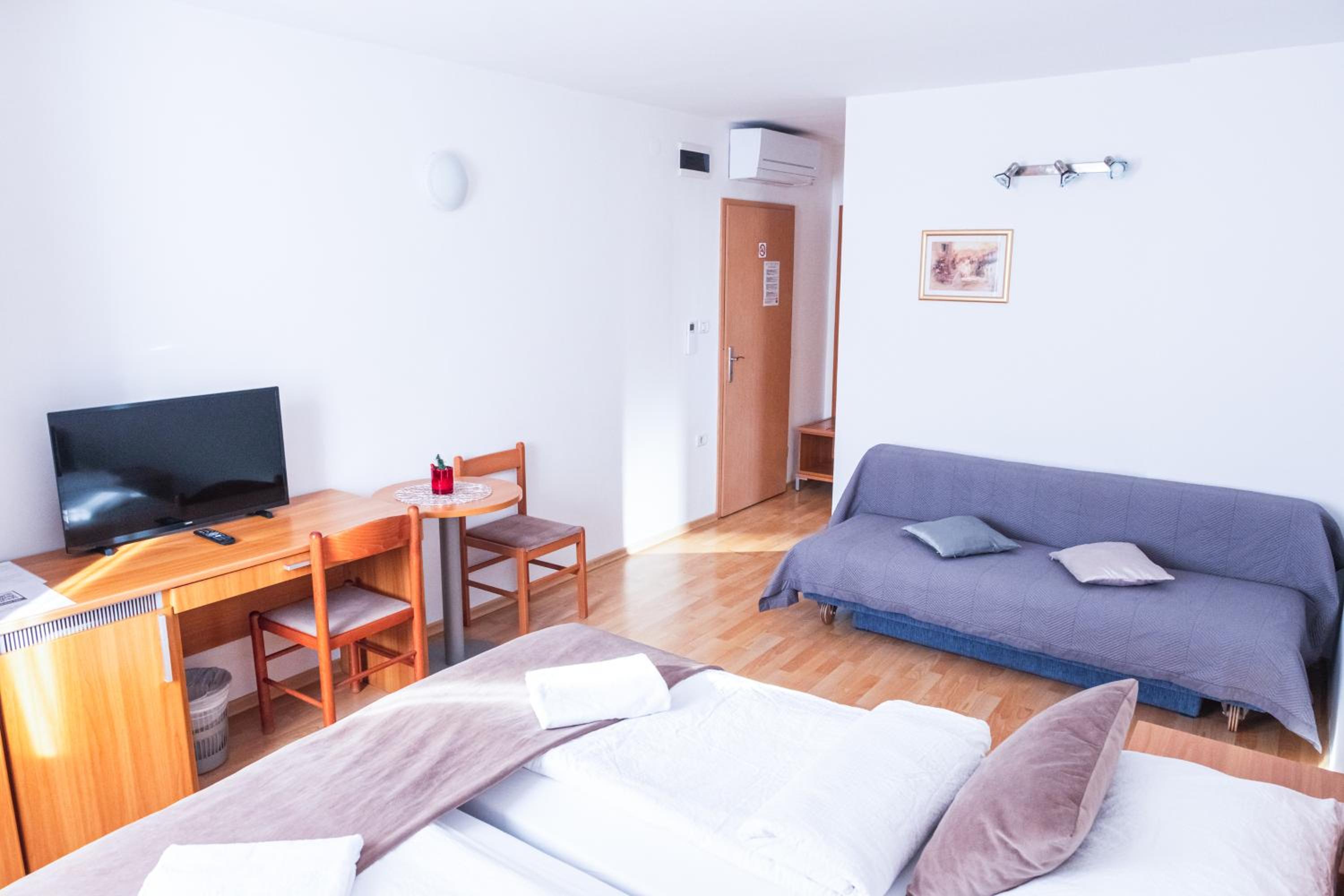 Classic Quadruple Room - Photo 8