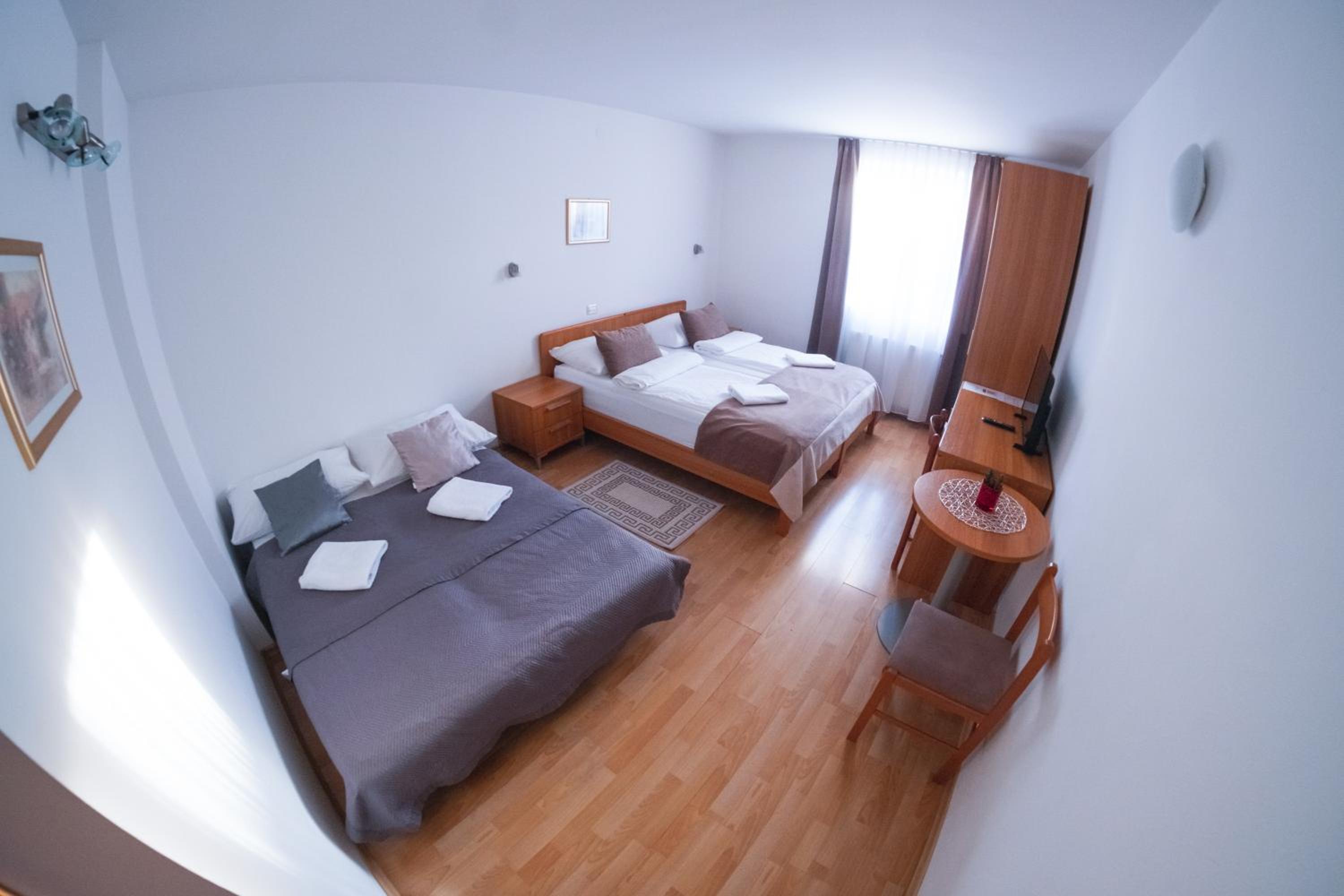 Classic Quadruple Room - Photo 4