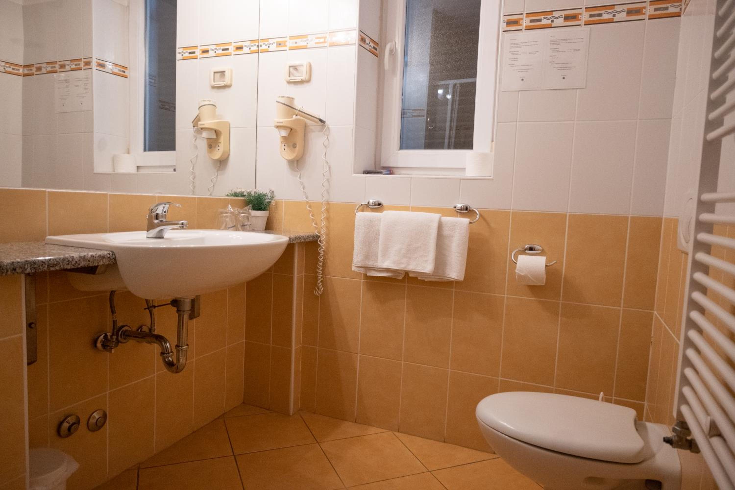 Classic Quadruple Room - Photo 3