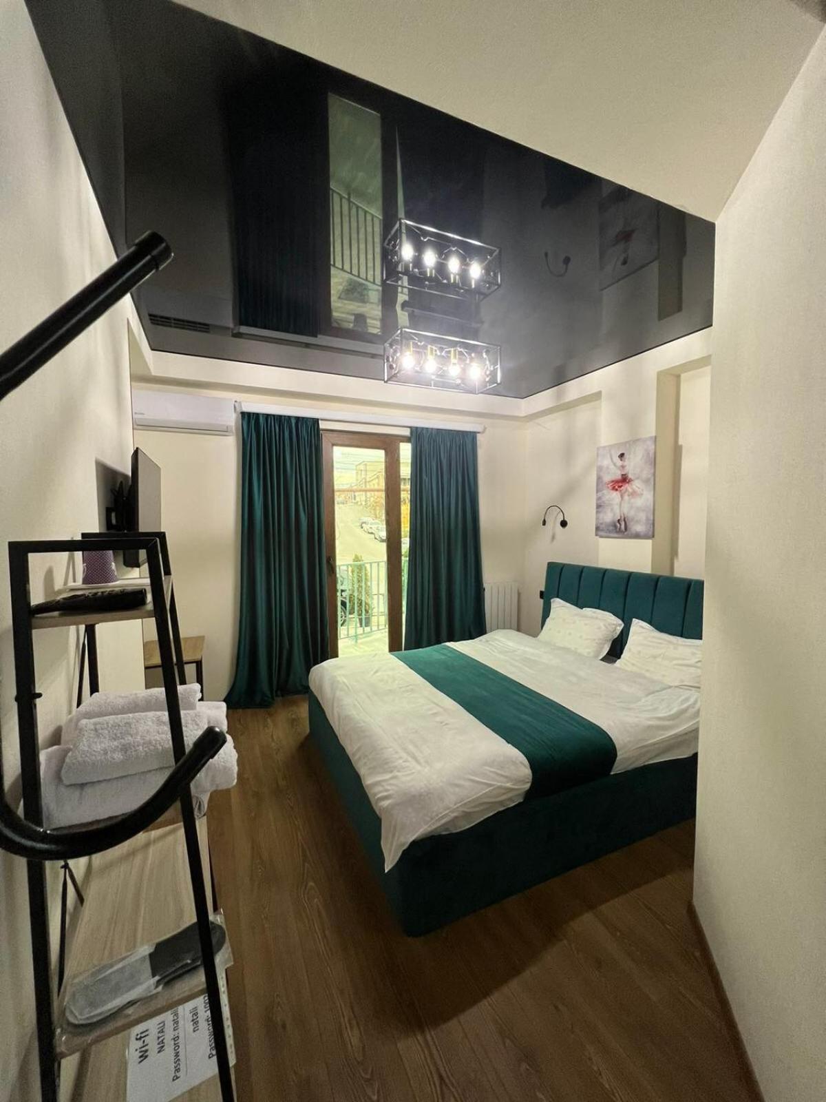 Large Double Room - Photo 18