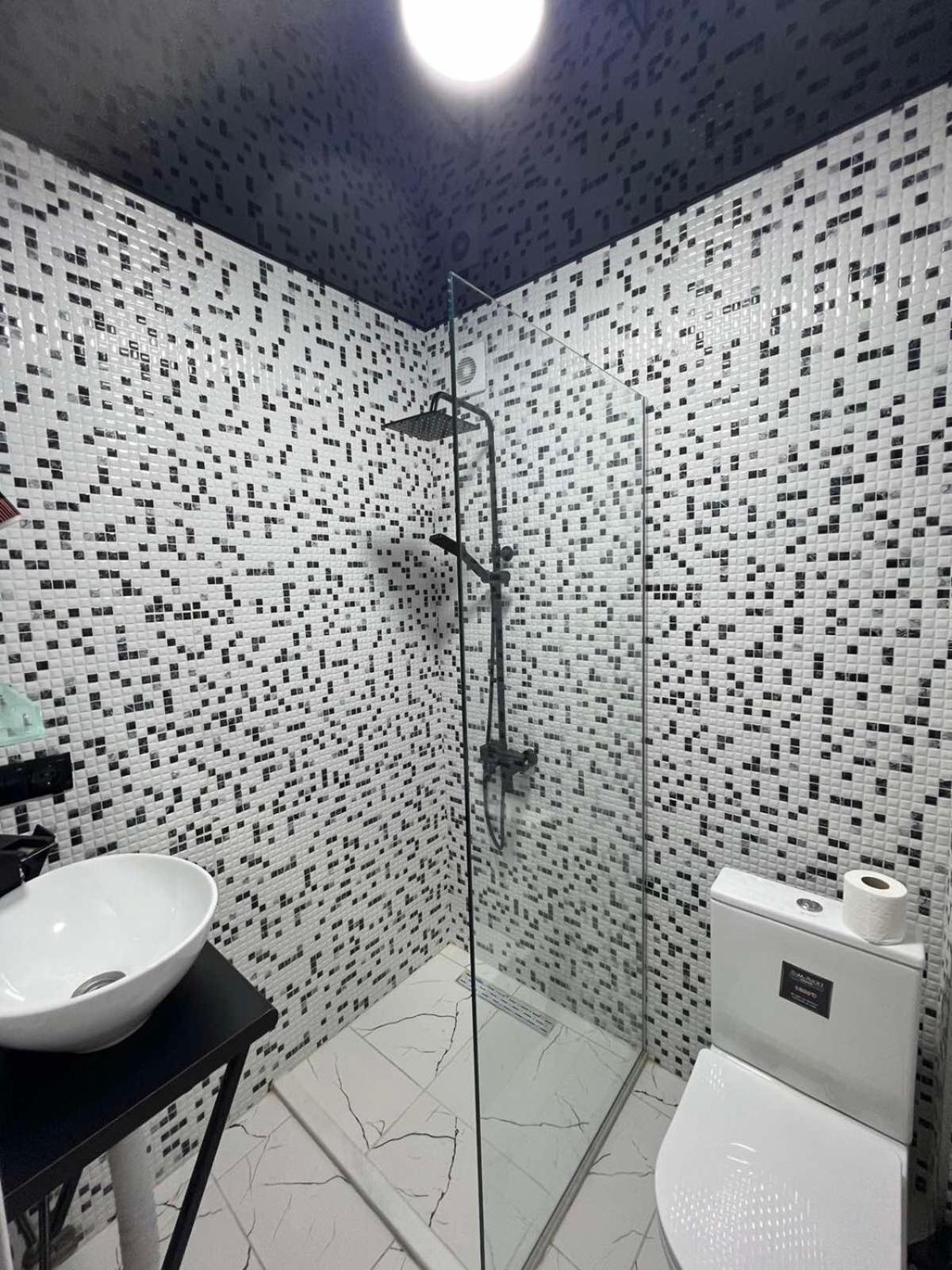 Large Double Room - Photo 19
