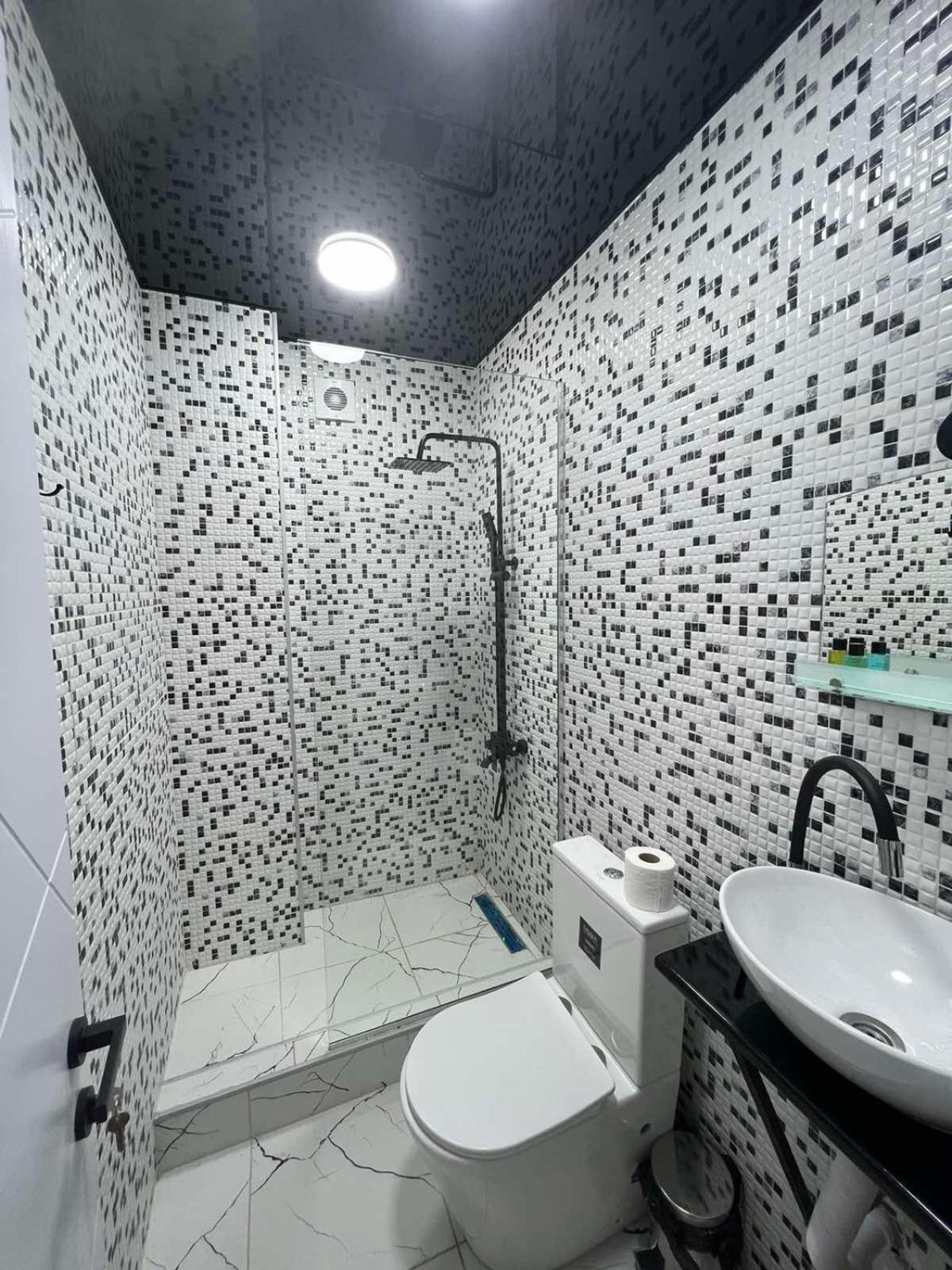Large Double Room - Photo 16