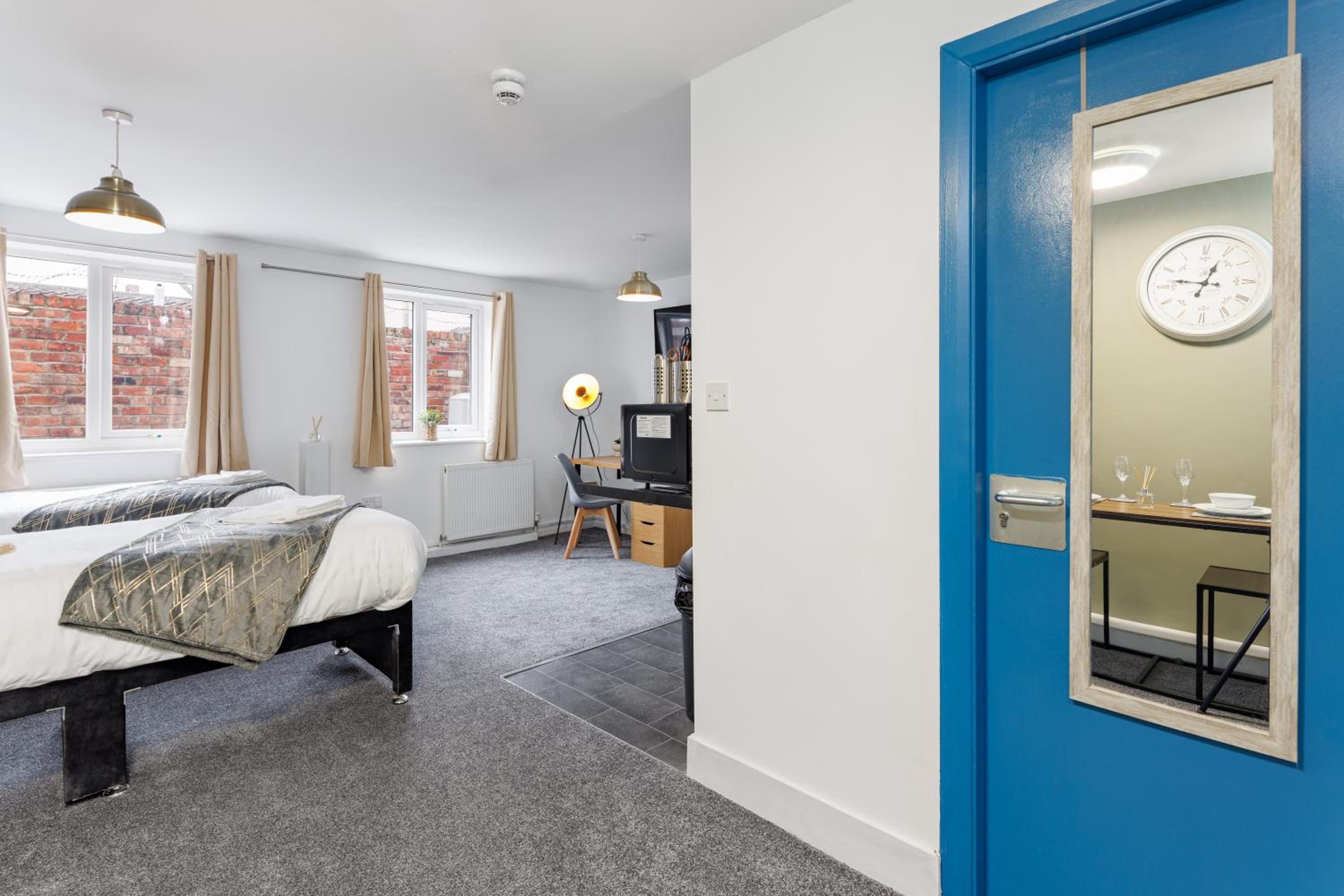 Studio Apartment photo 2