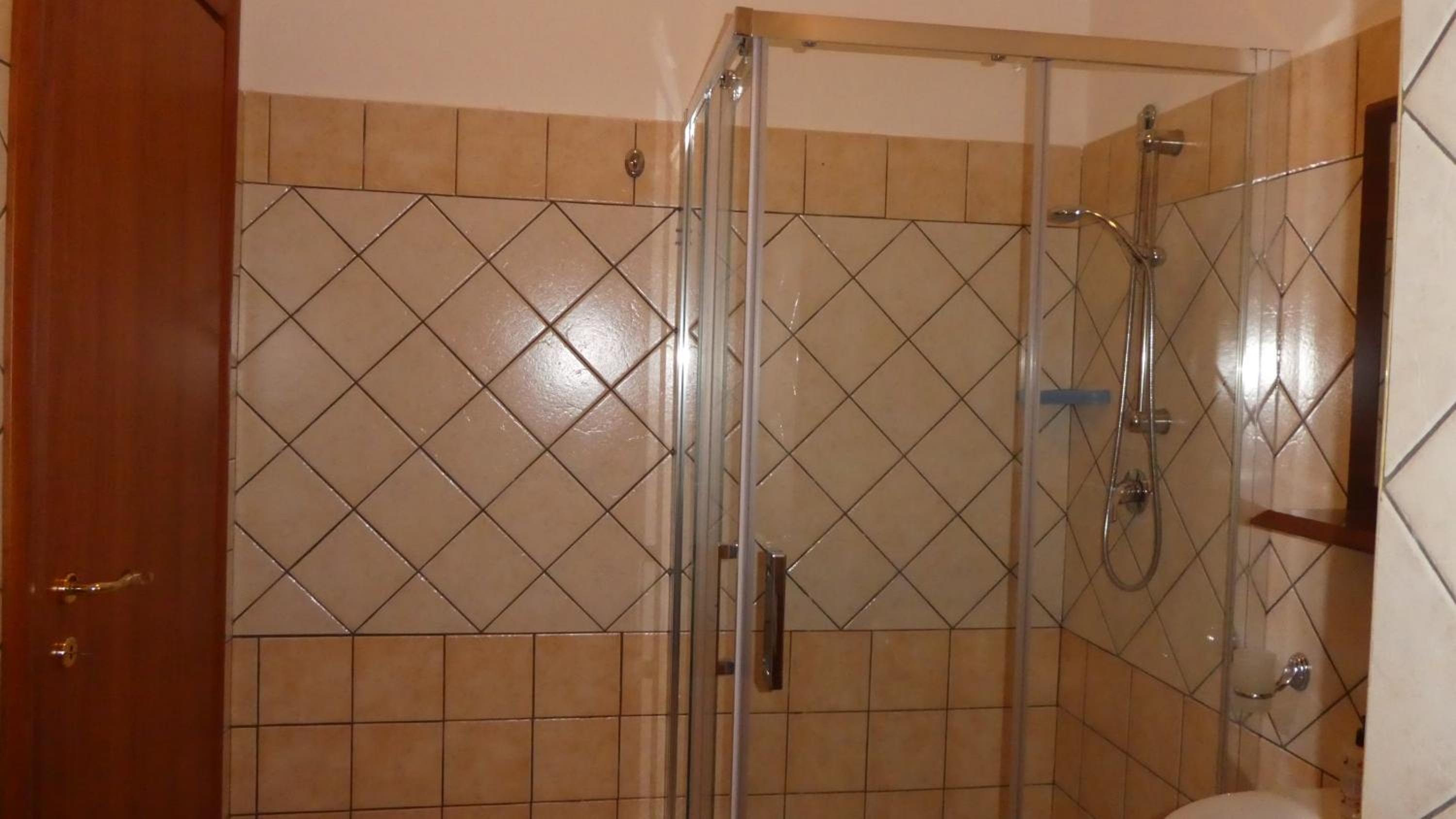 Double Room - Photo 7