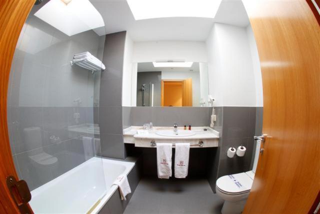 Double or Twin Room - Photo 4