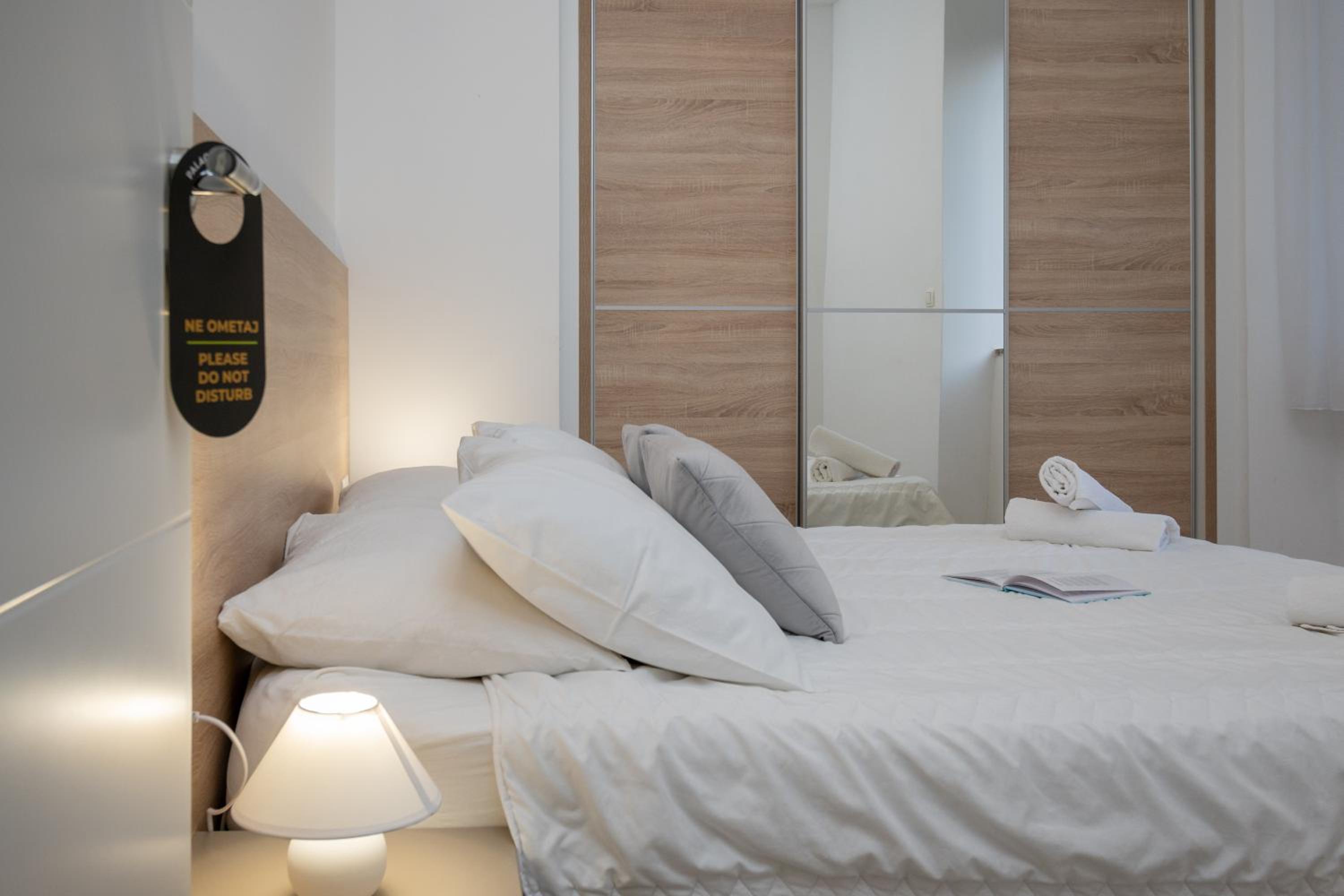Deluxe One-Bedroom Apartment