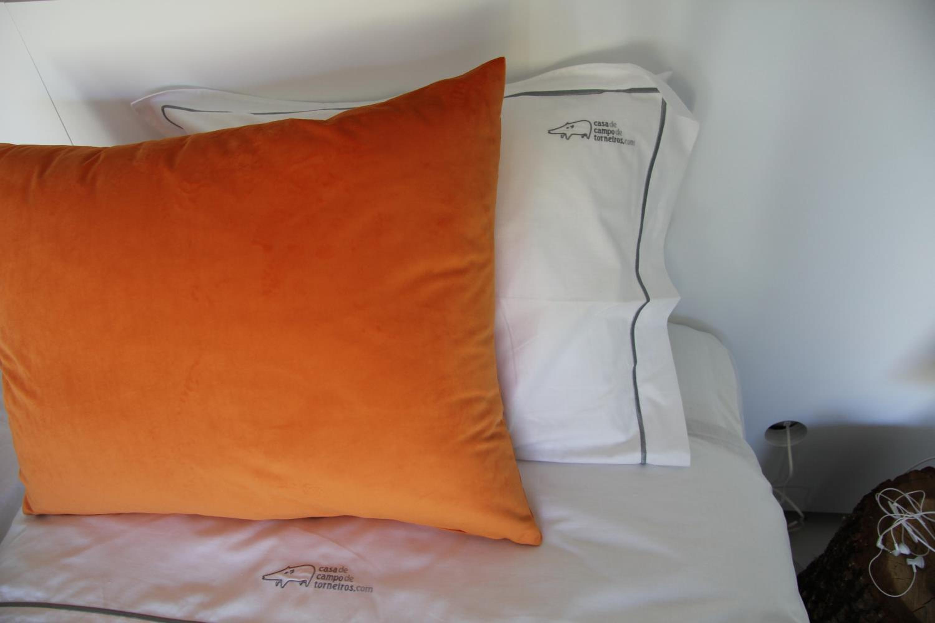 Large Twin Room - Photo 8