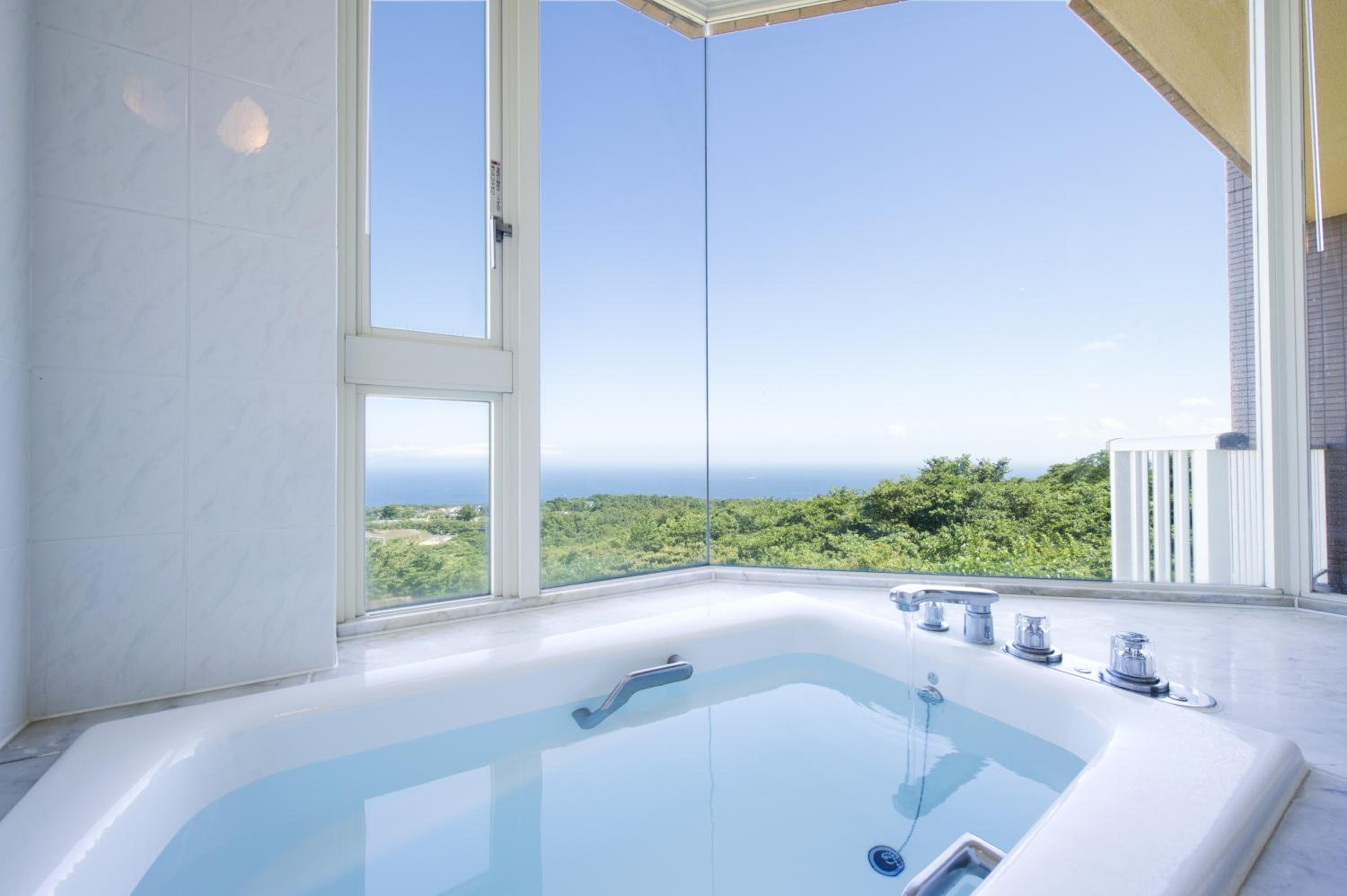 Vista Bath Suite with Ocean View  - Photo 5