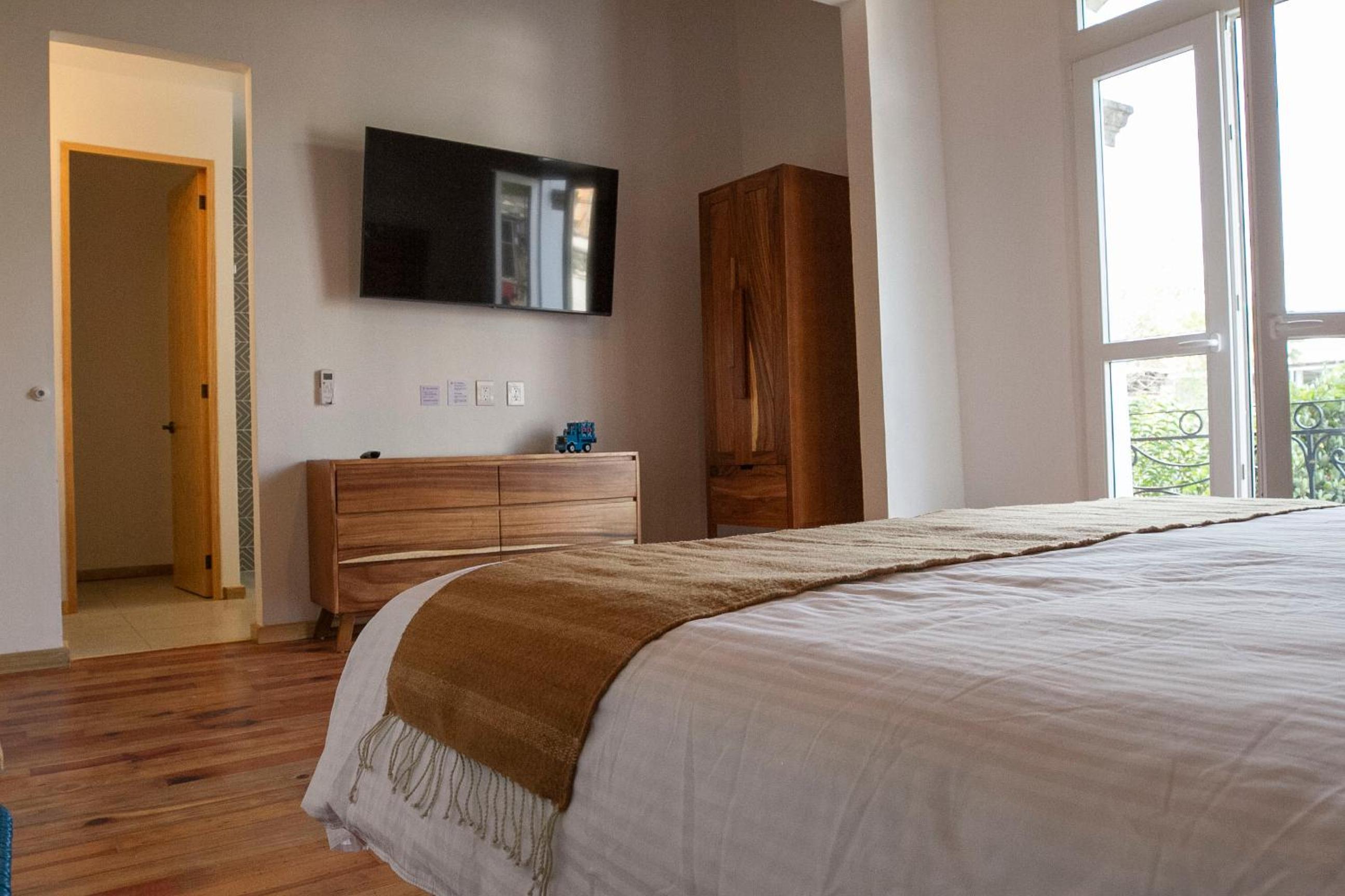 Deluxe King Room photo 2