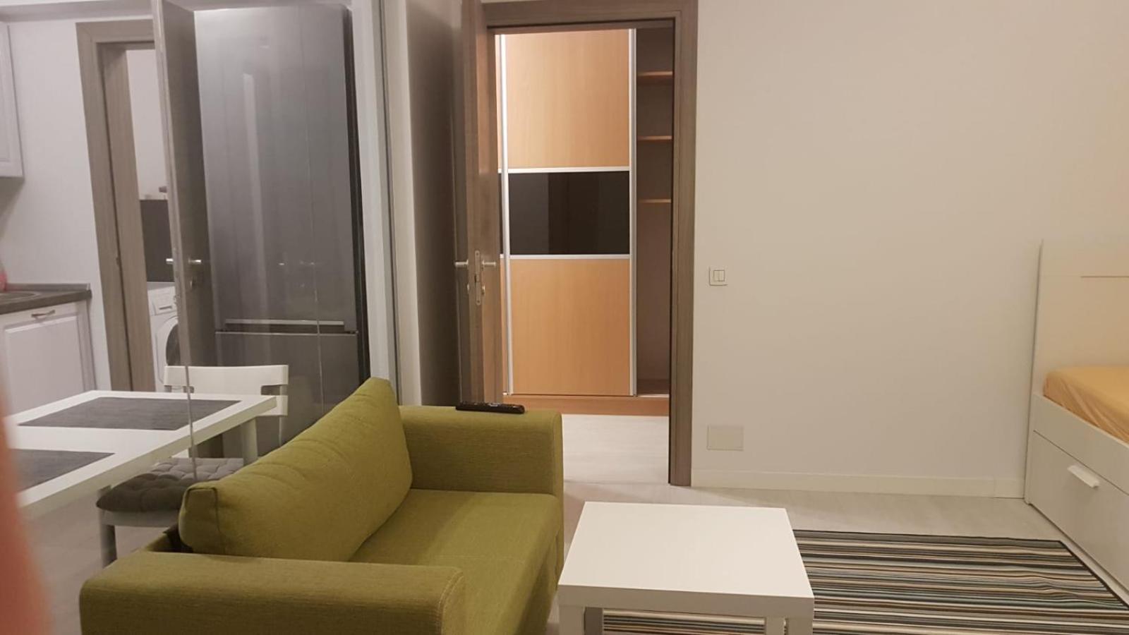 Studio with Balcony - Photo 3