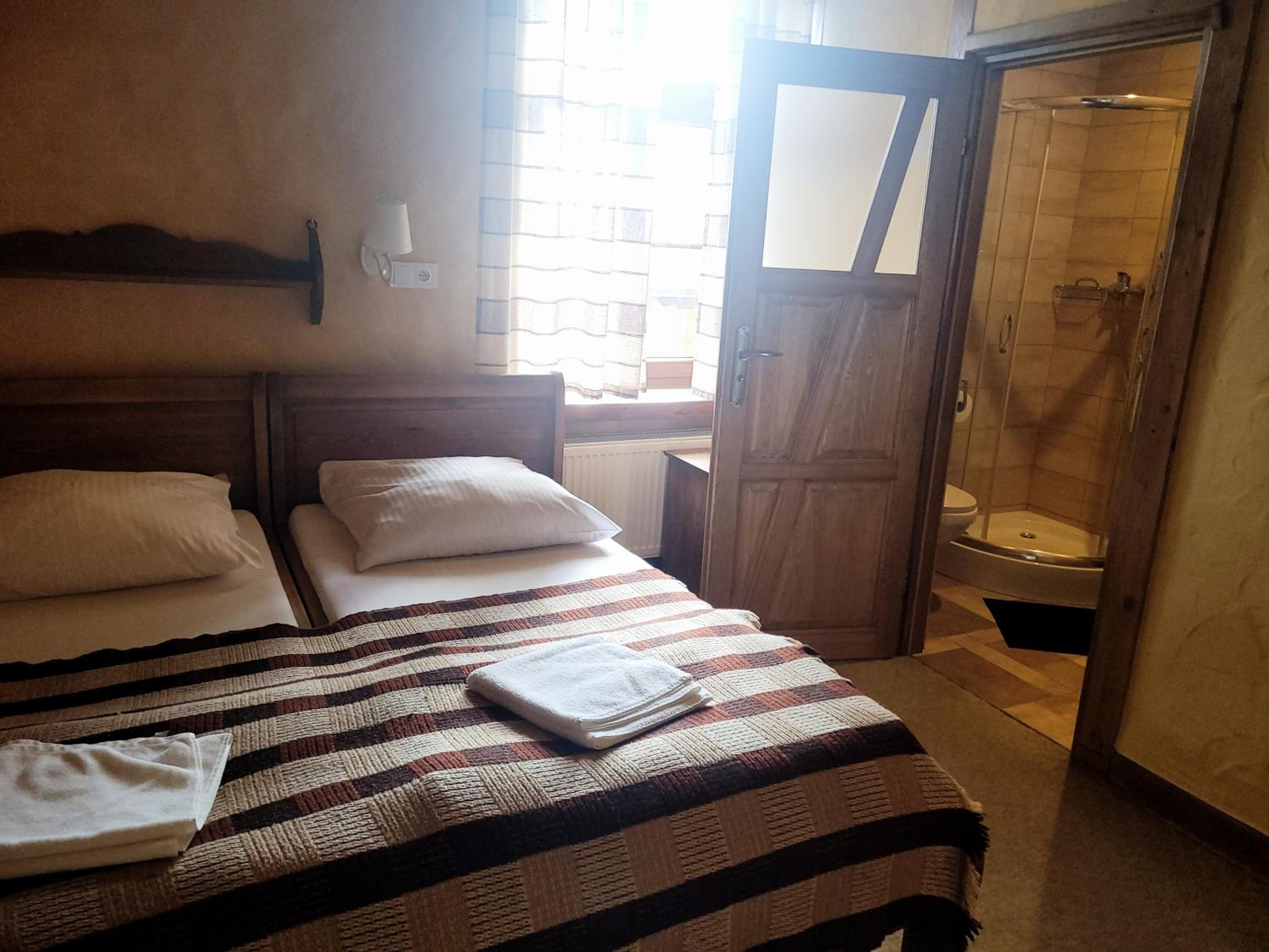 Twin Room with Private Bathroom photo 3