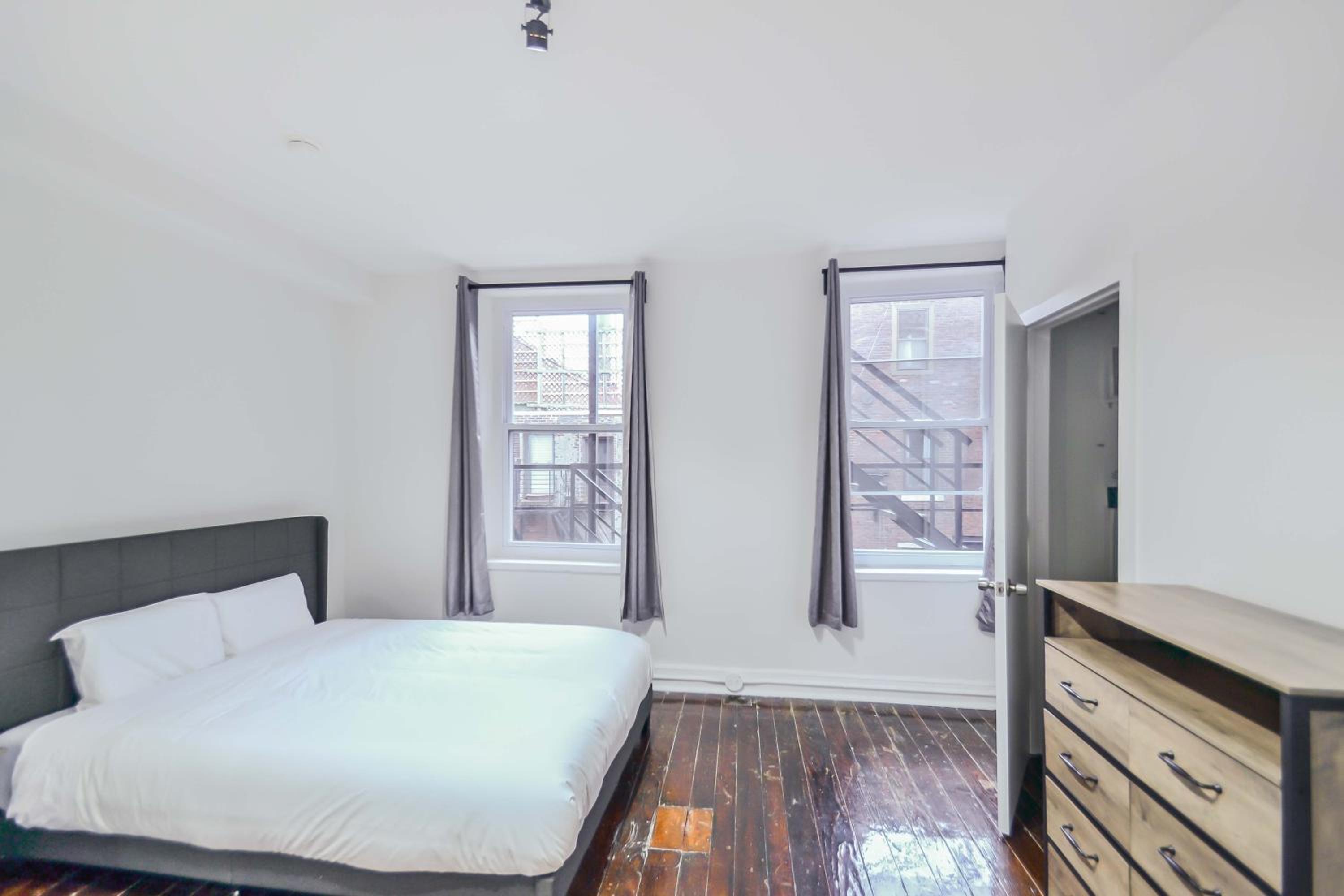 Two-Bedroom Apartment - Photo 24
