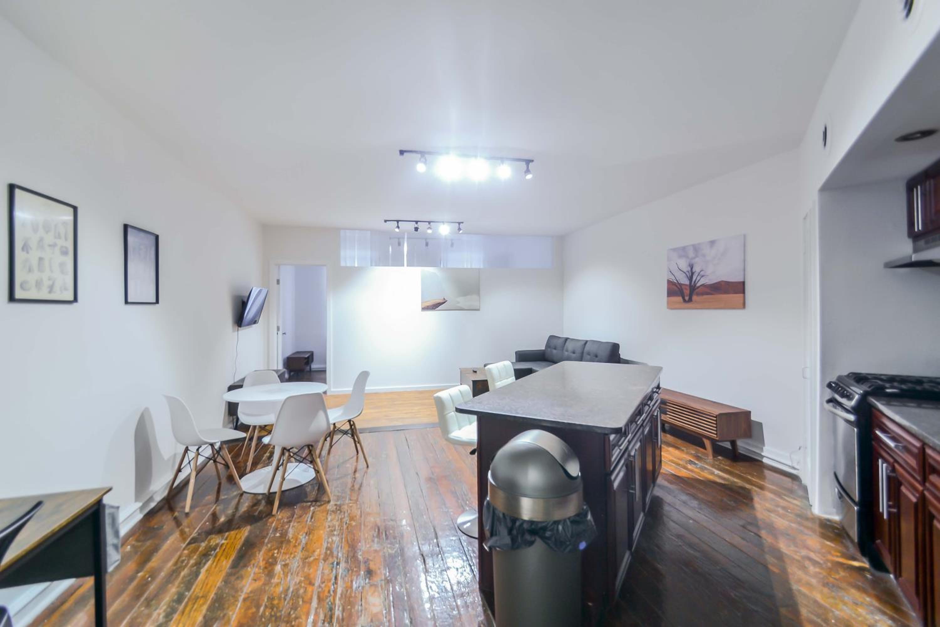 Two-Bedroom Apartment - Photo 16