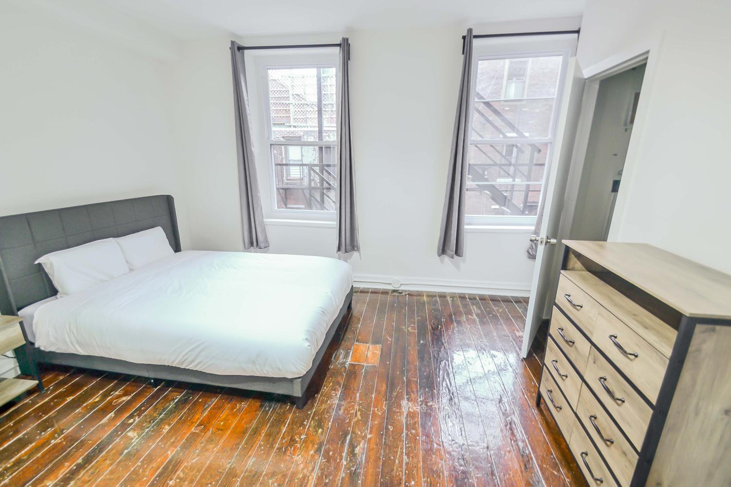 Two-Bedroom Apartment - Photo 21