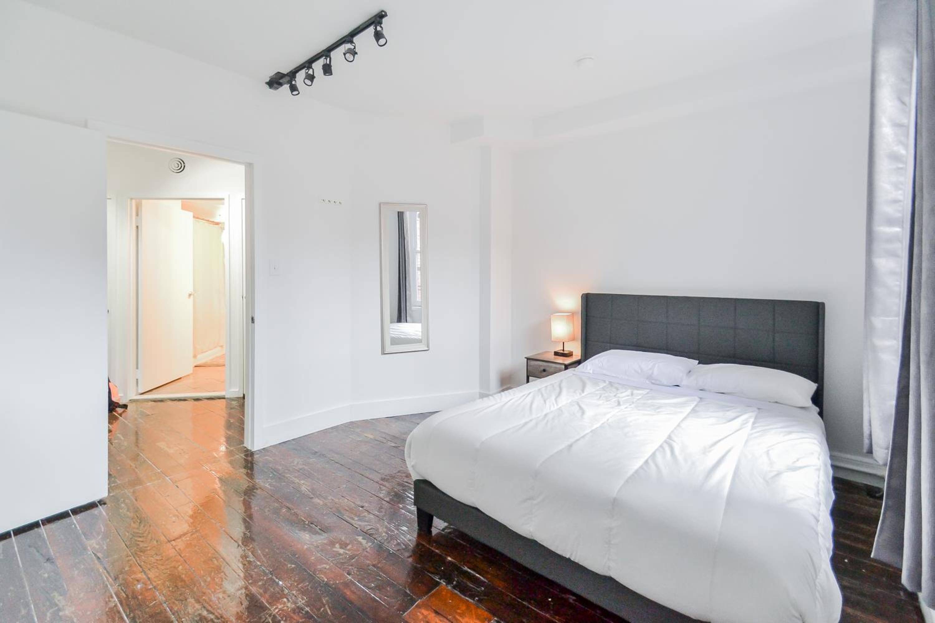 Two-Bedroom Apartment - Photo 19