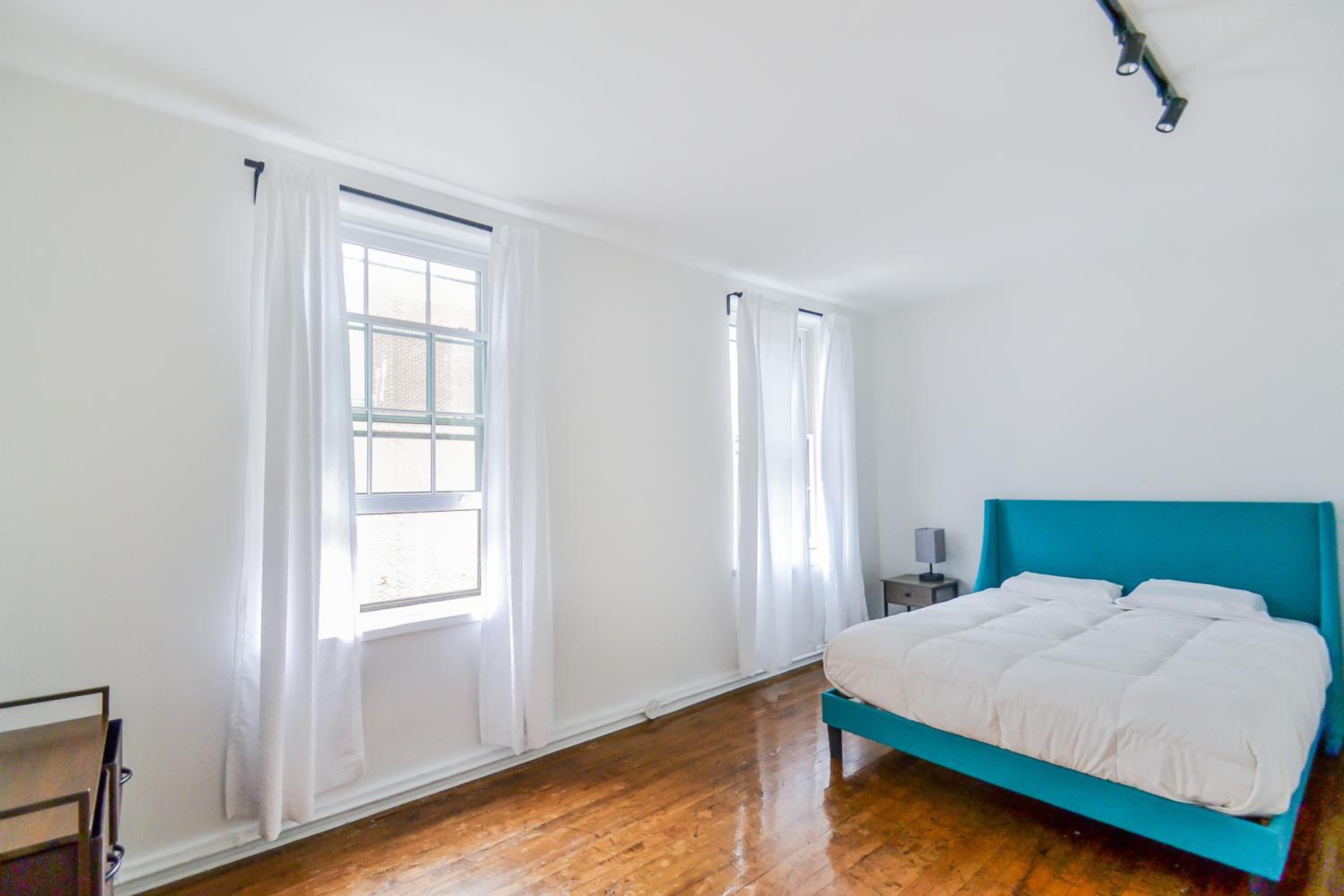 Two-Bedroom Apartment - Photo 25