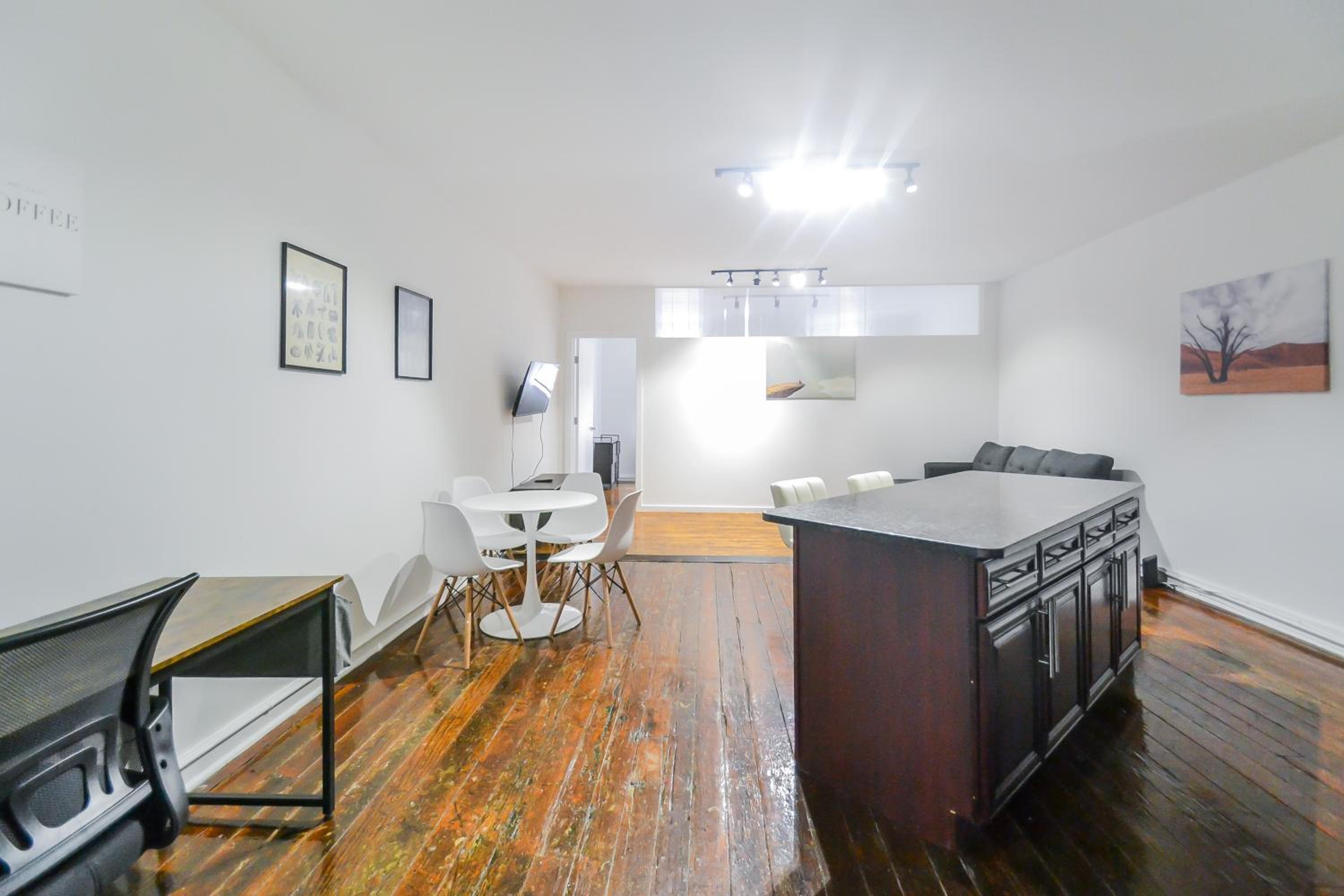 Two-Bedroom Apartment - Photo 17