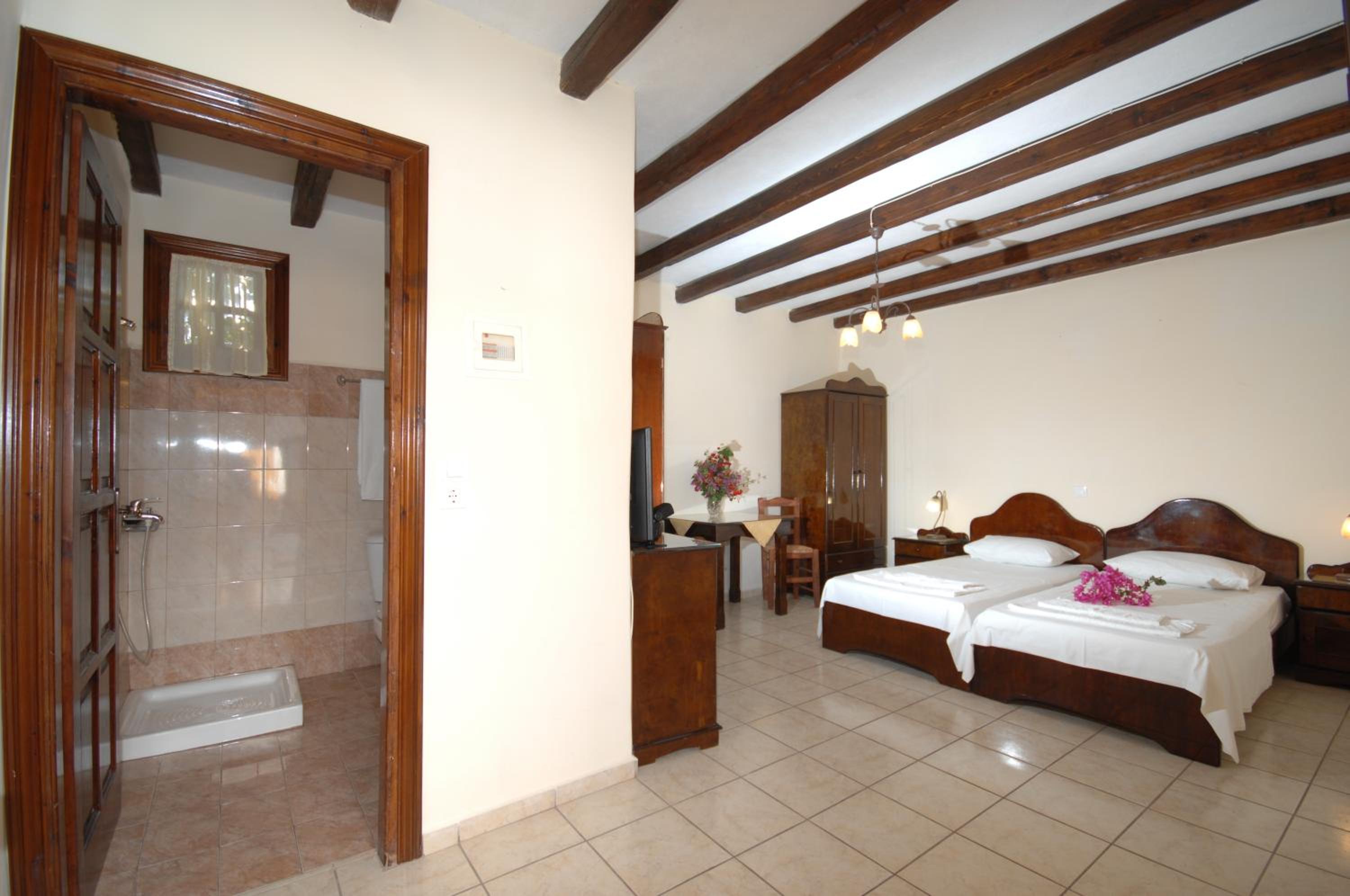 Studio (2 Adults)