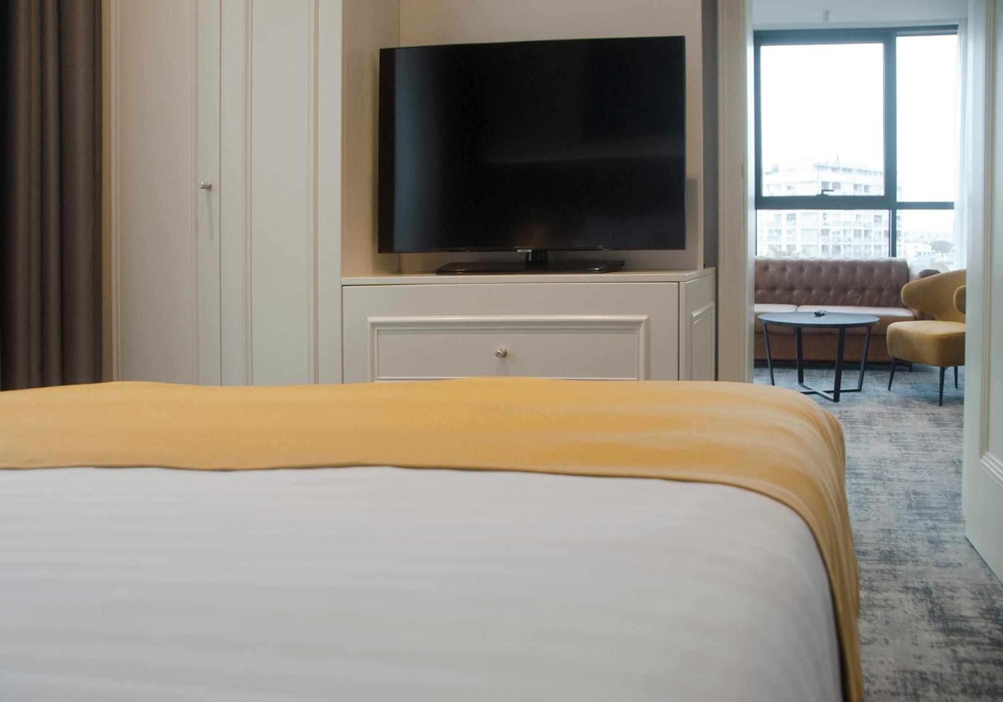 Deluxe Junior Suite - Photo 6