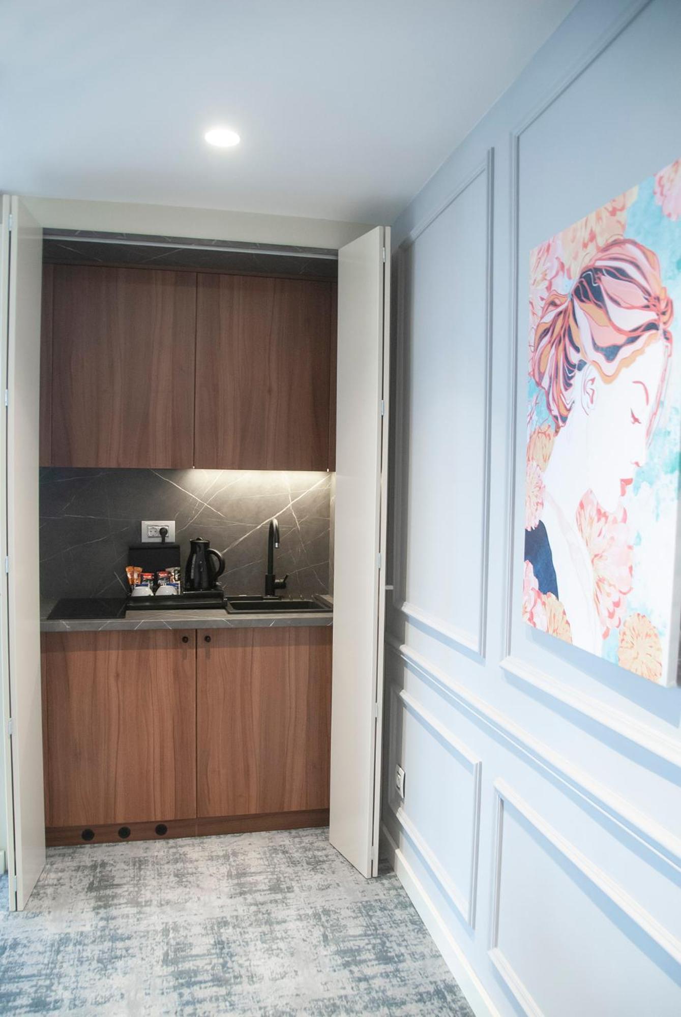 Deluxe Junior Suite - Photo 8