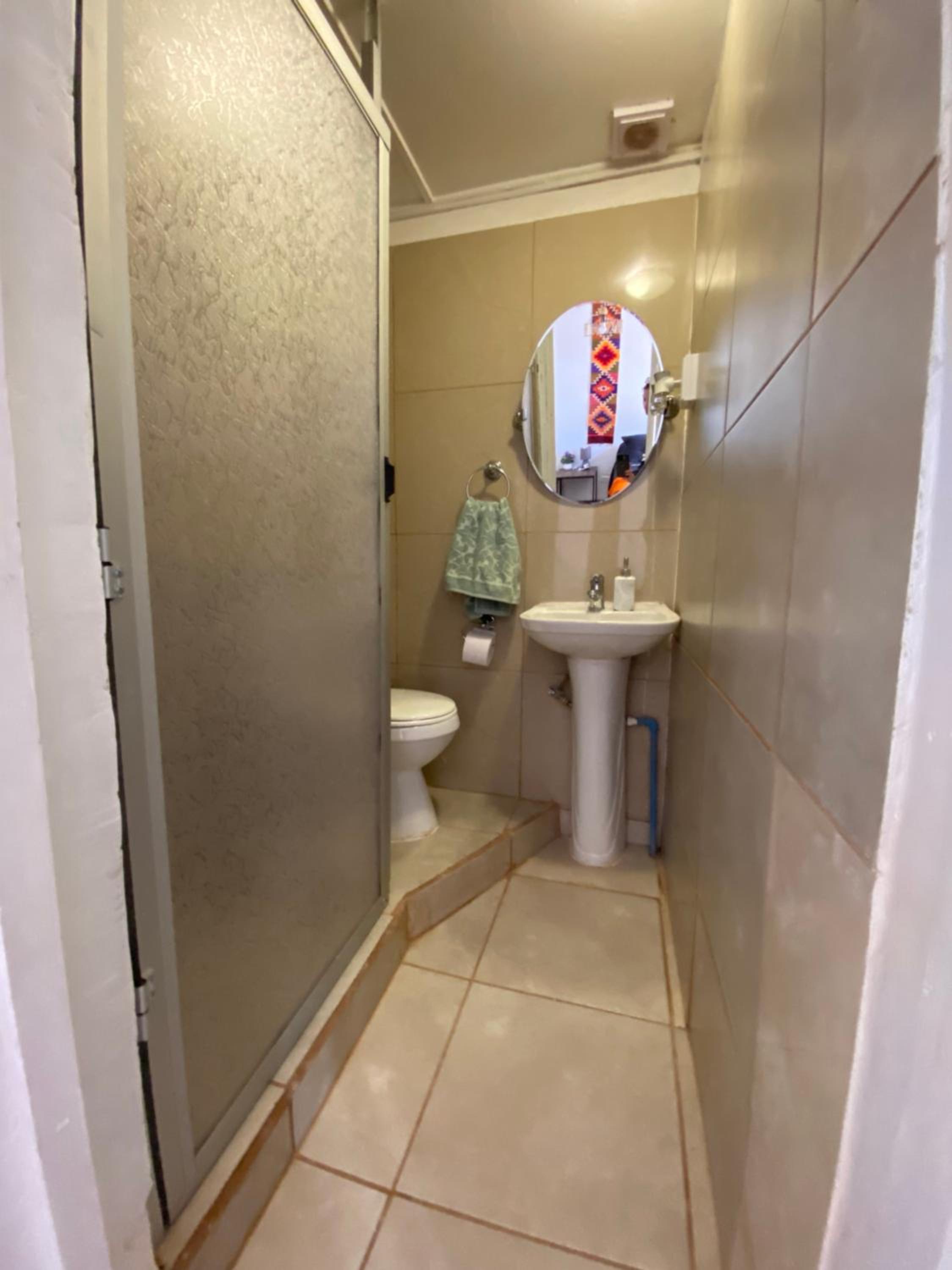 Triple Room with Private Bathroom photo 3