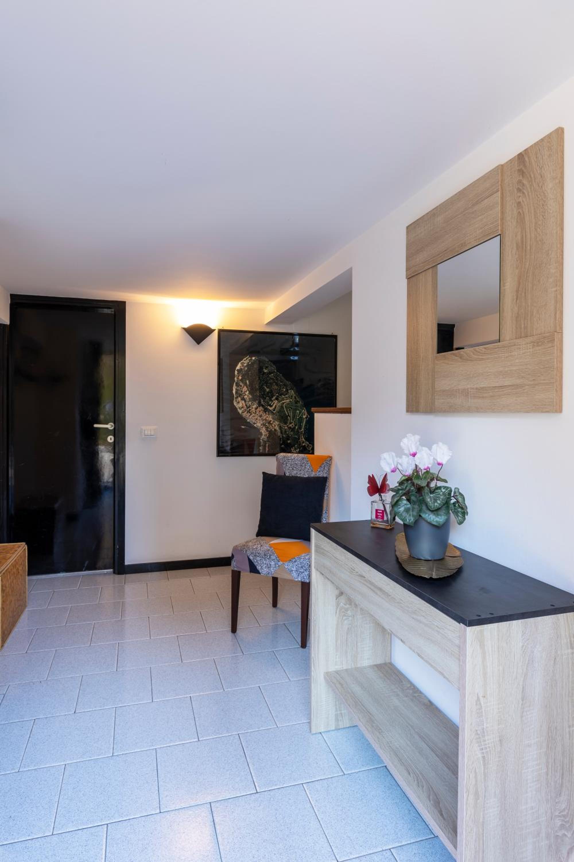 One-Bedroom Apartment - Photo 7