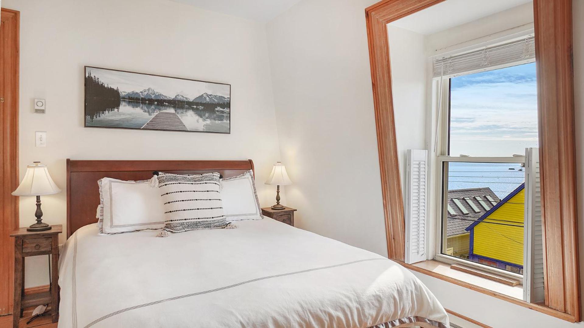 Queen Room with Sea View - Top Floor