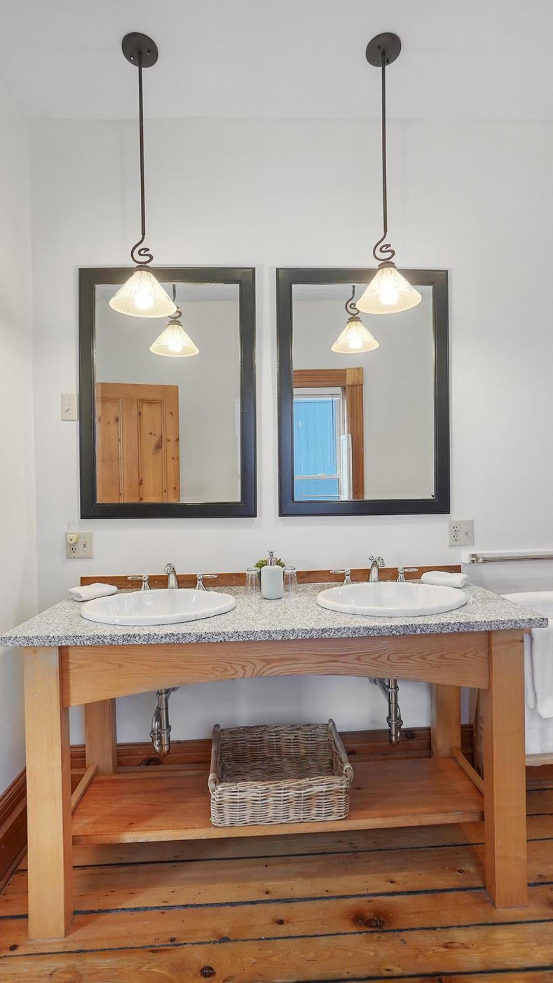 Superior Queen Room with Sea View - Main Floor photo 3
