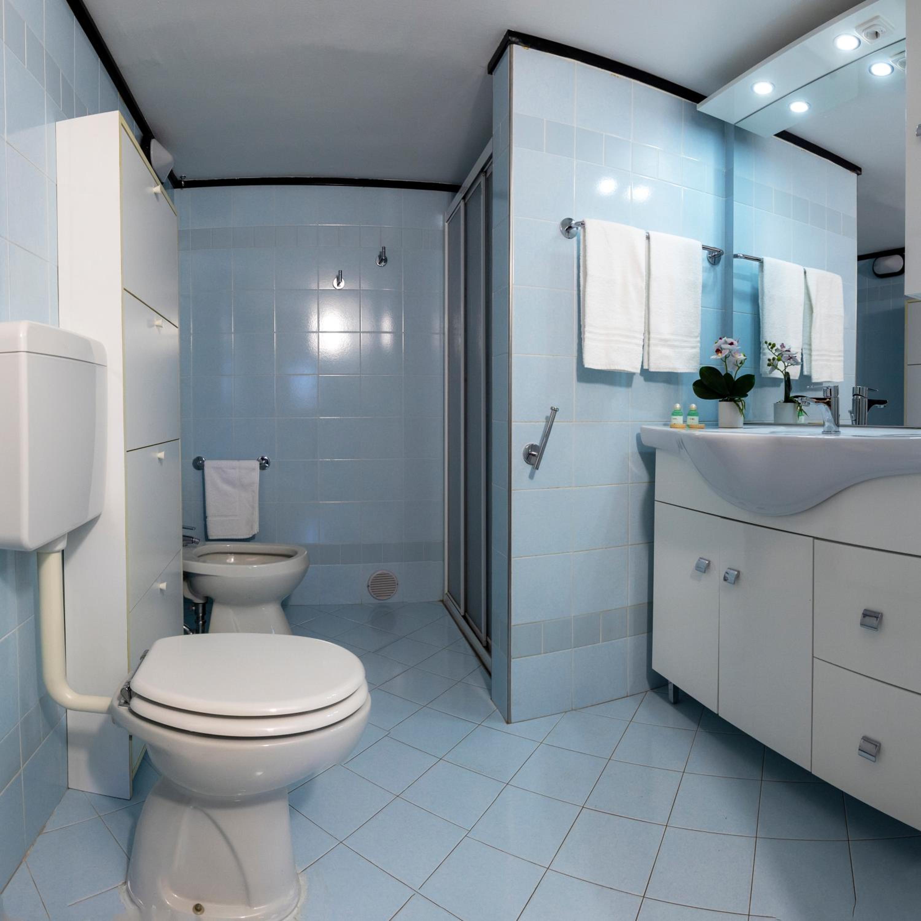One-Bedroom Apartment - Photo 3