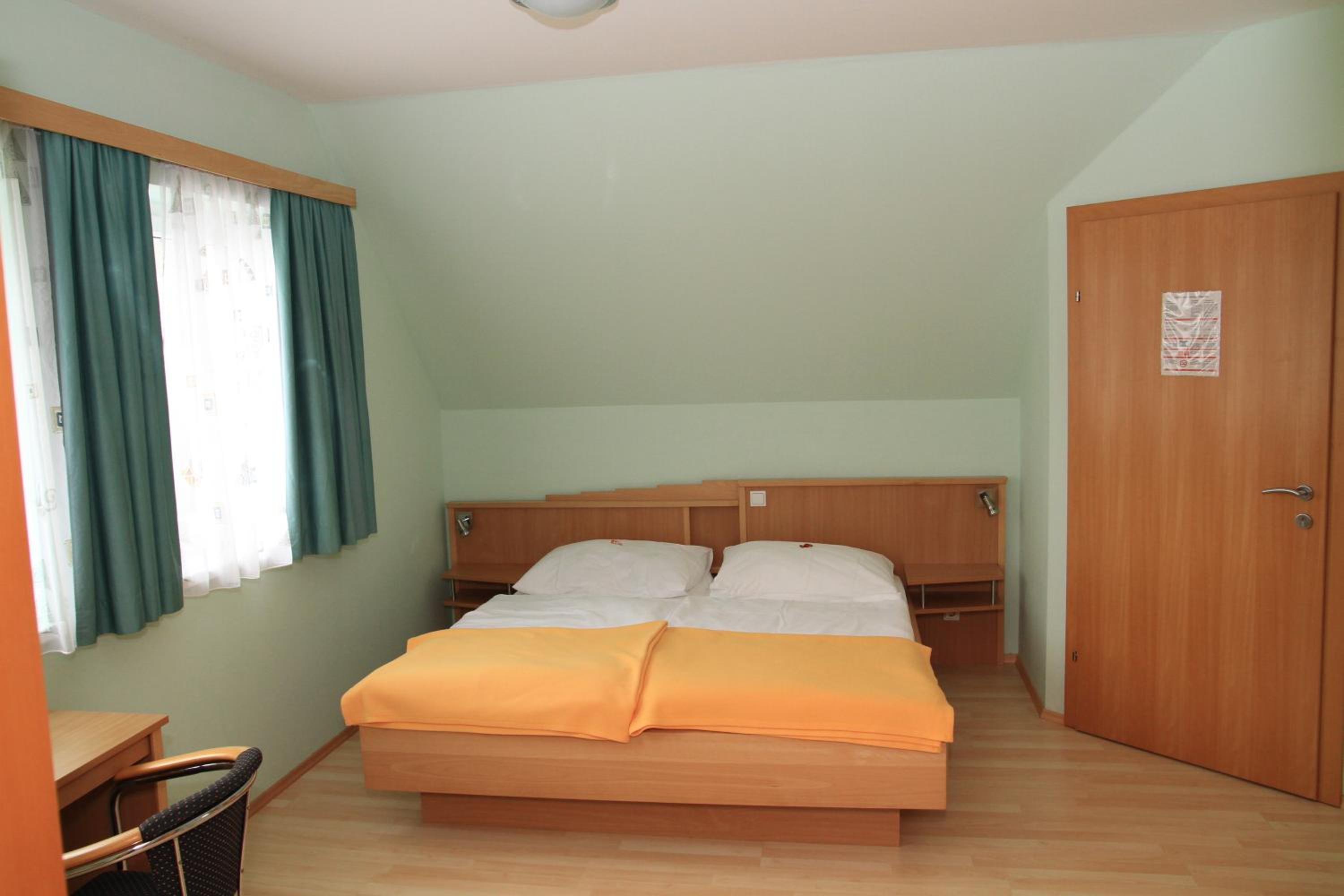 Double or Twin Room - Photo 7