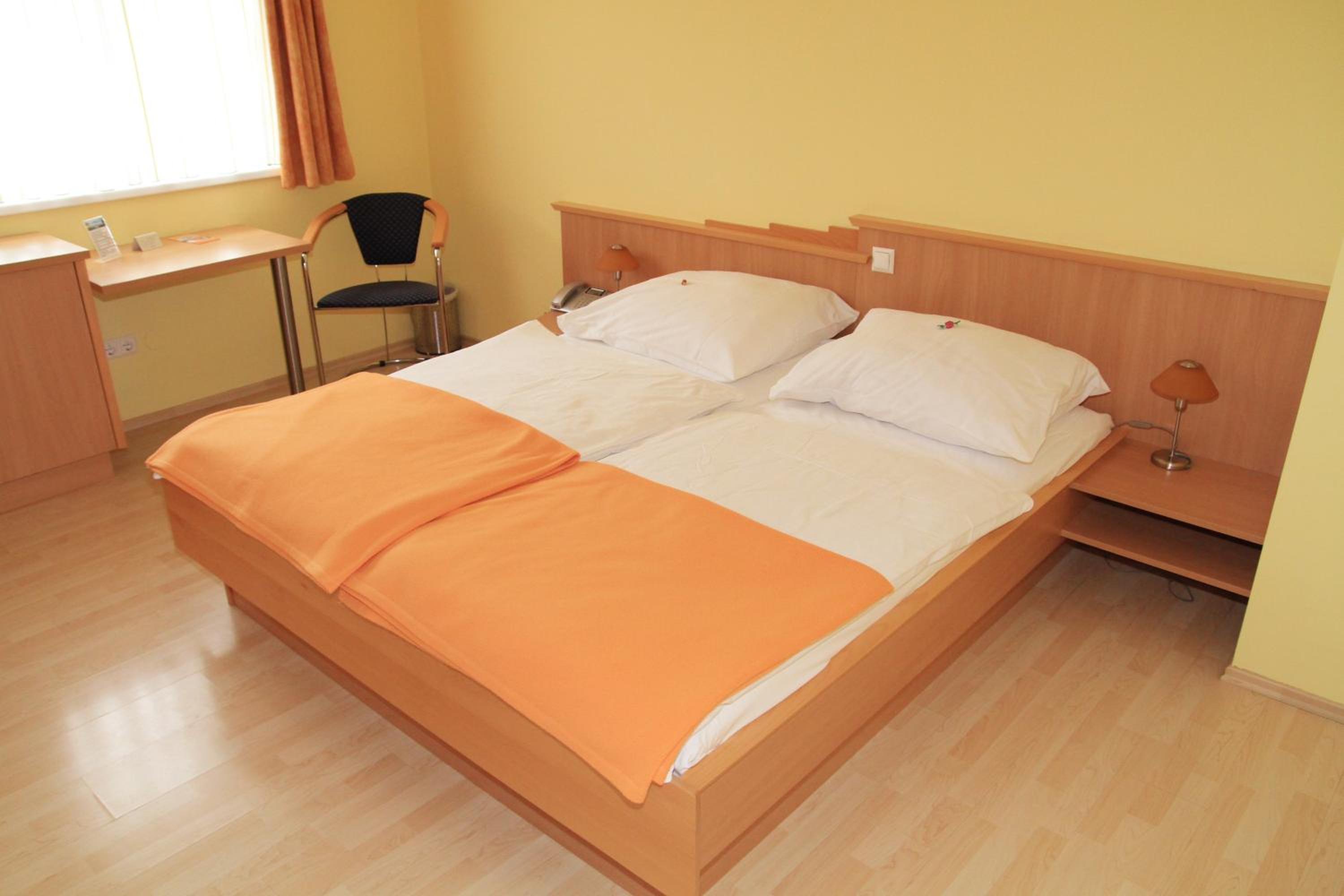 Double or Twin Room - Photo 6