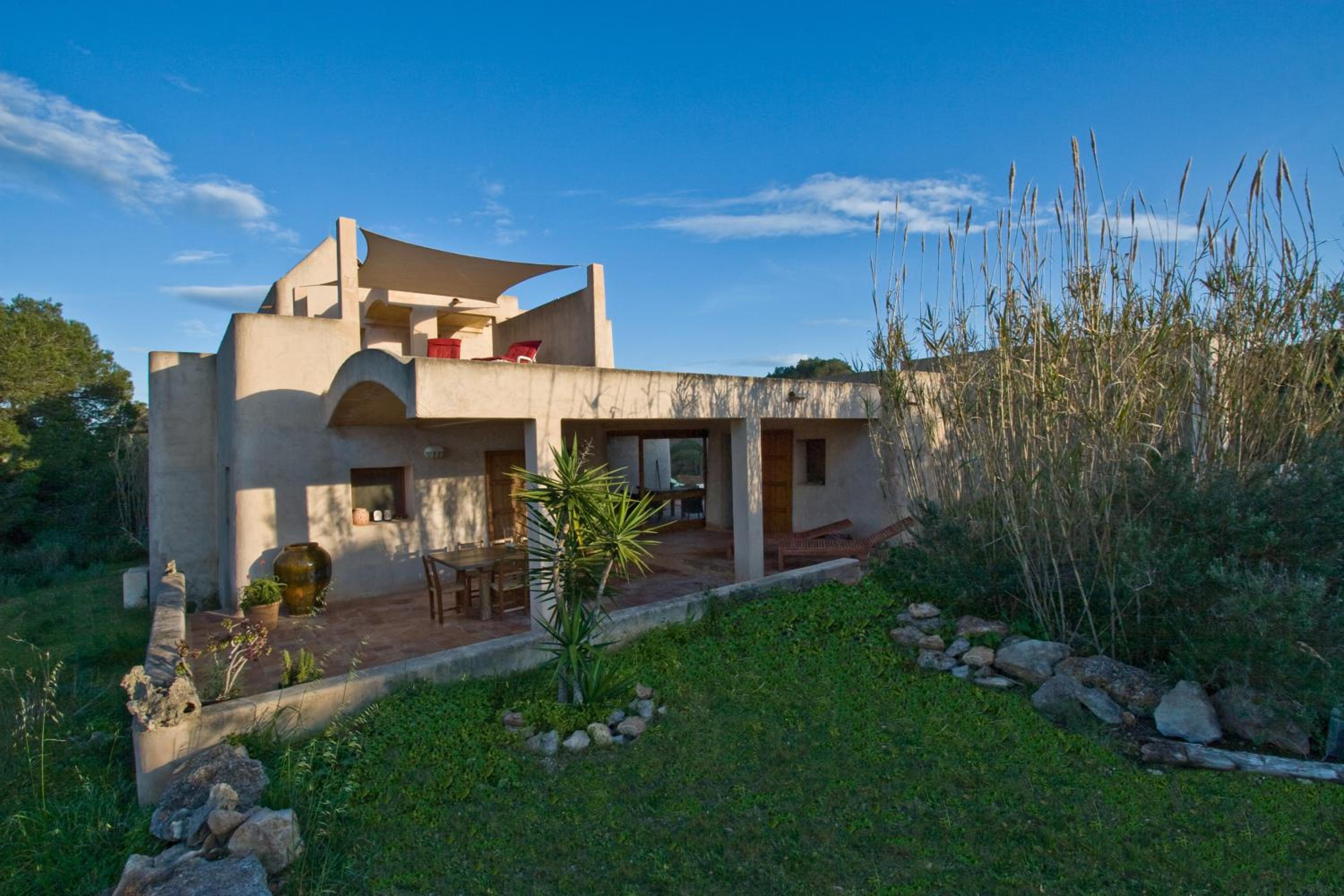 Four-Bedroom House photo 3
