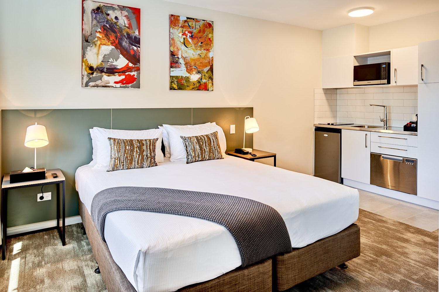Deluxe King Studio Apartment thumbnail 5